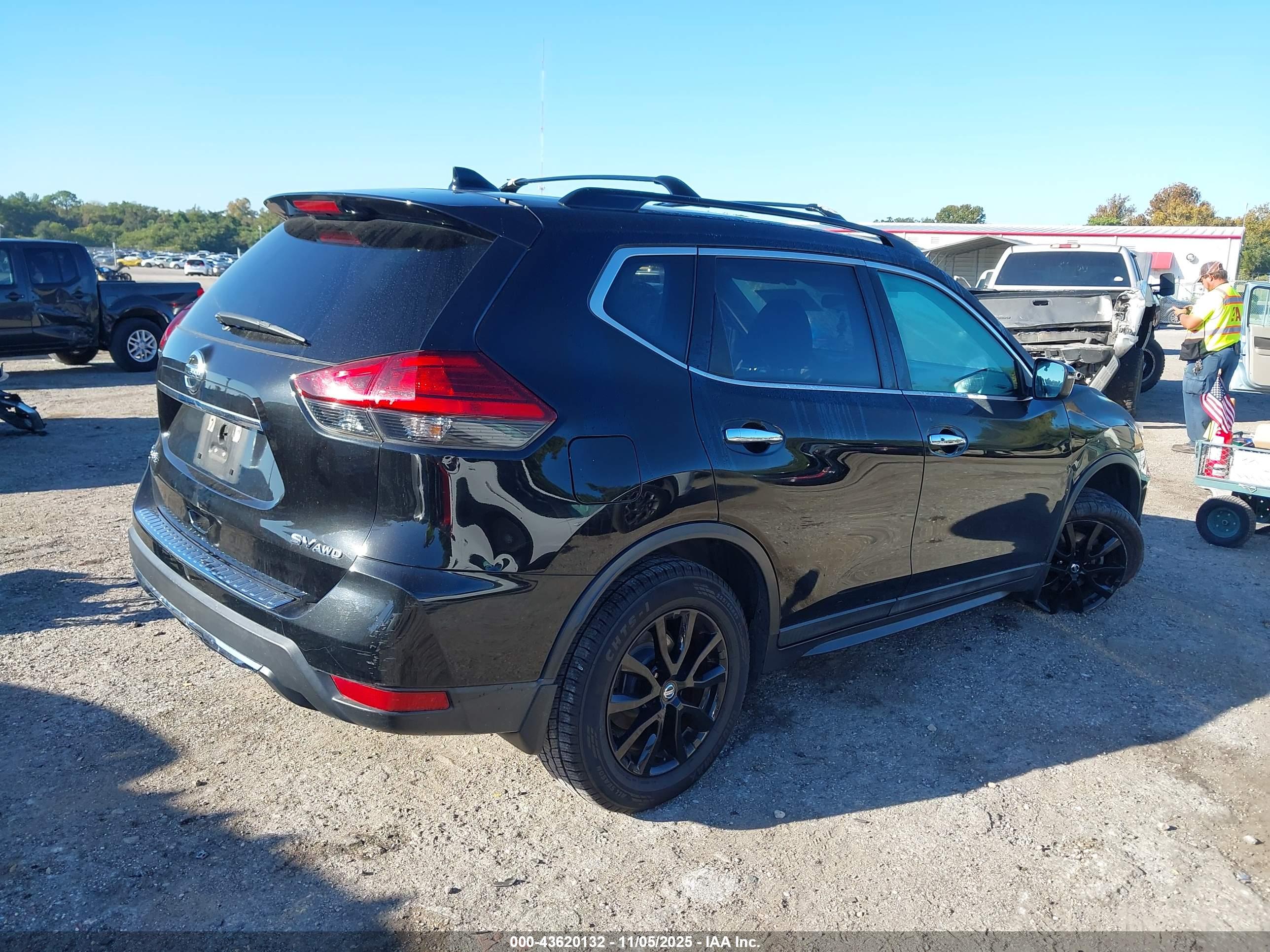 NISSAN ROGUE image 4