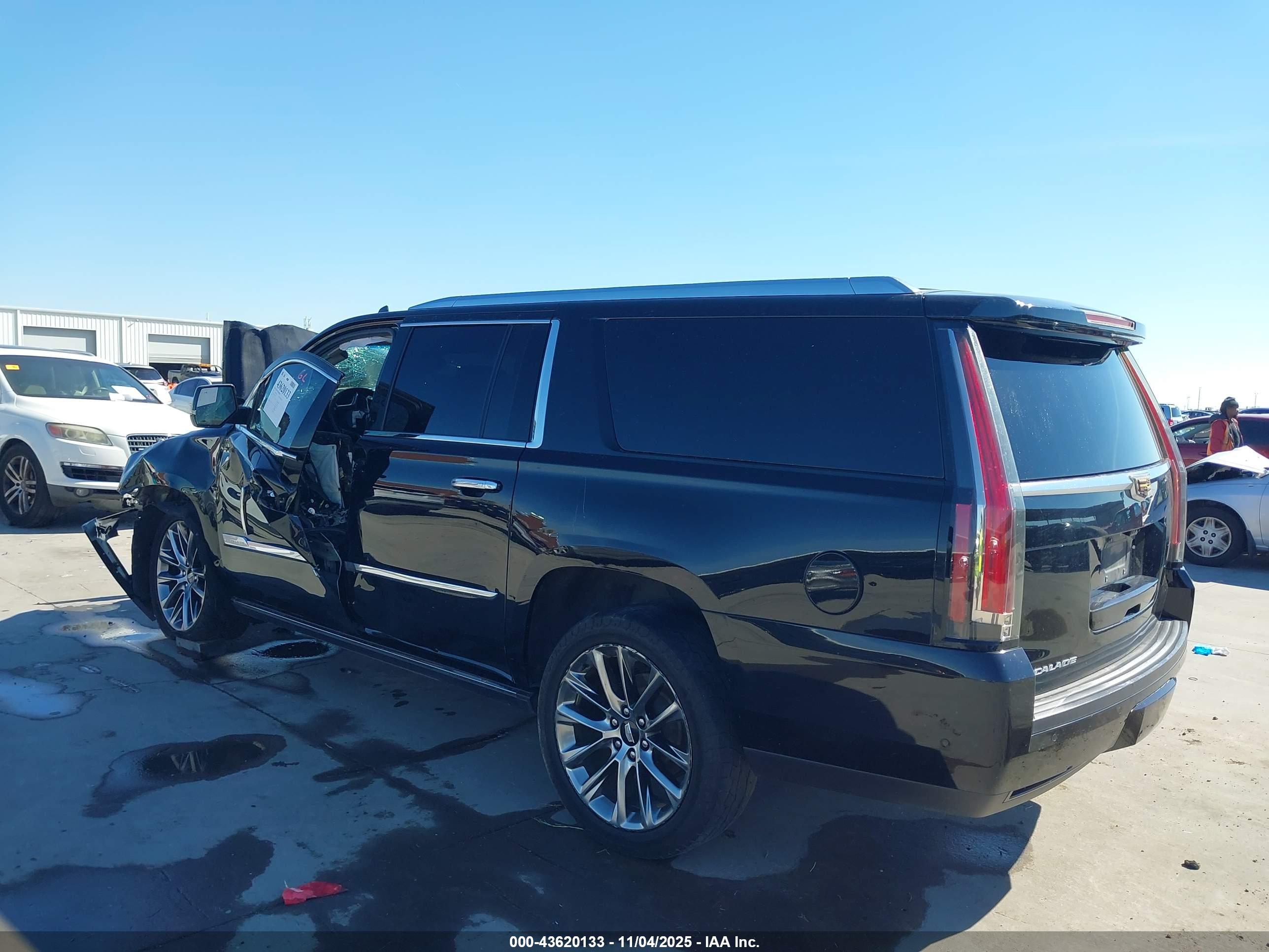 CADILLAC ESCALADE image 3