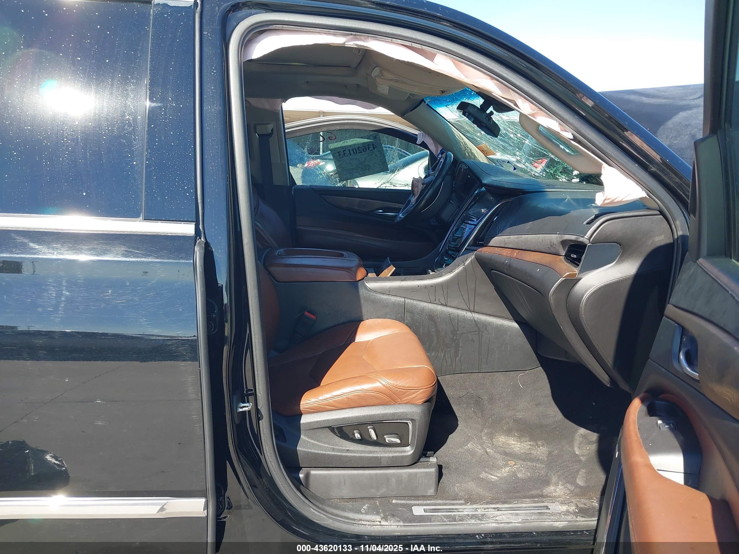 CADILLAC ESCALADE image 5