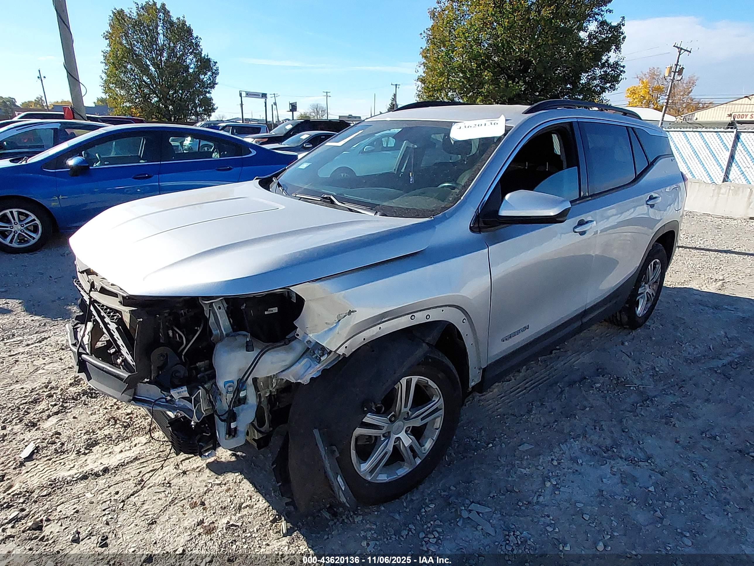 GMC TERRAIN image 2