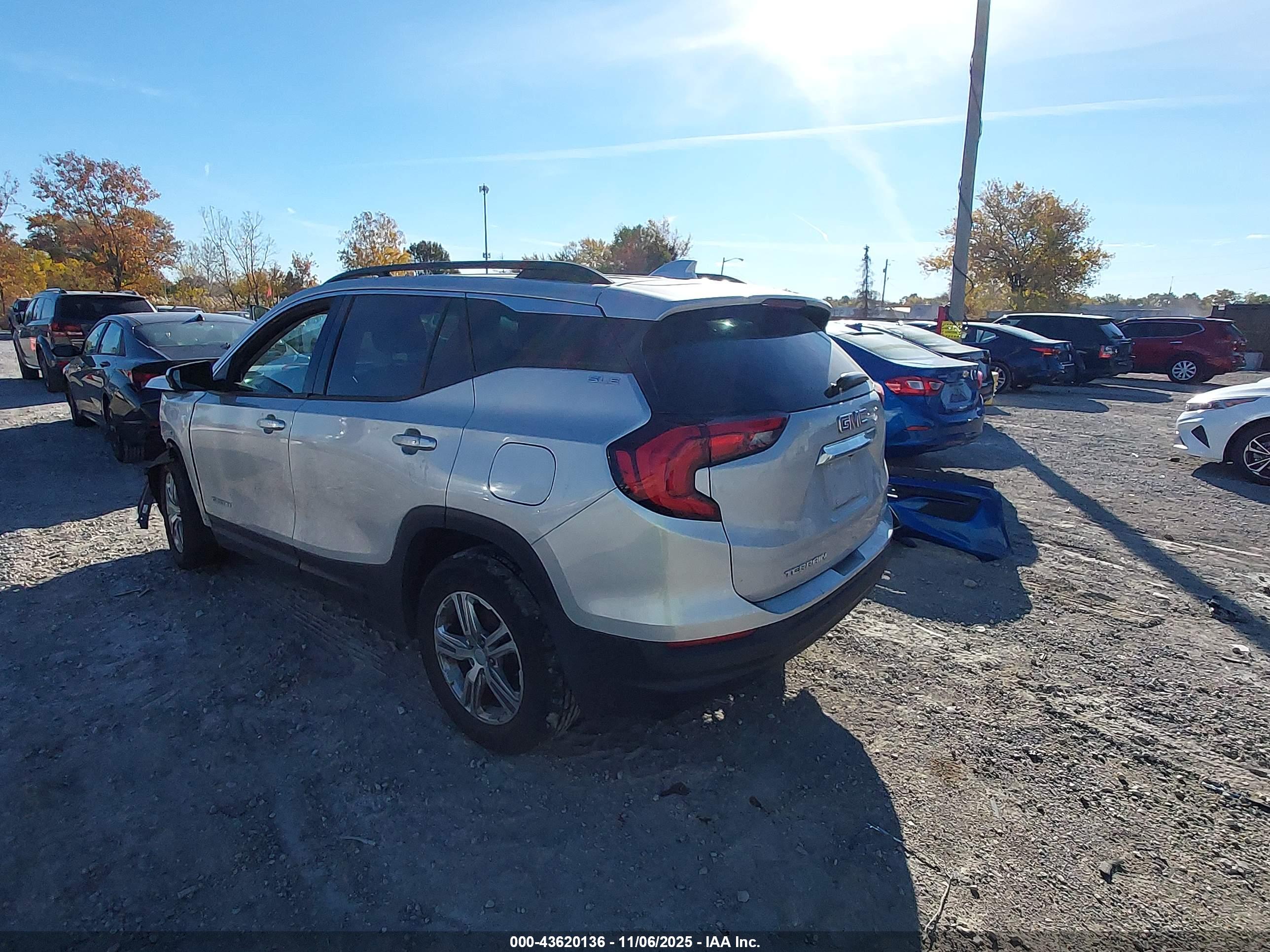 GMC TERRAIN image 3