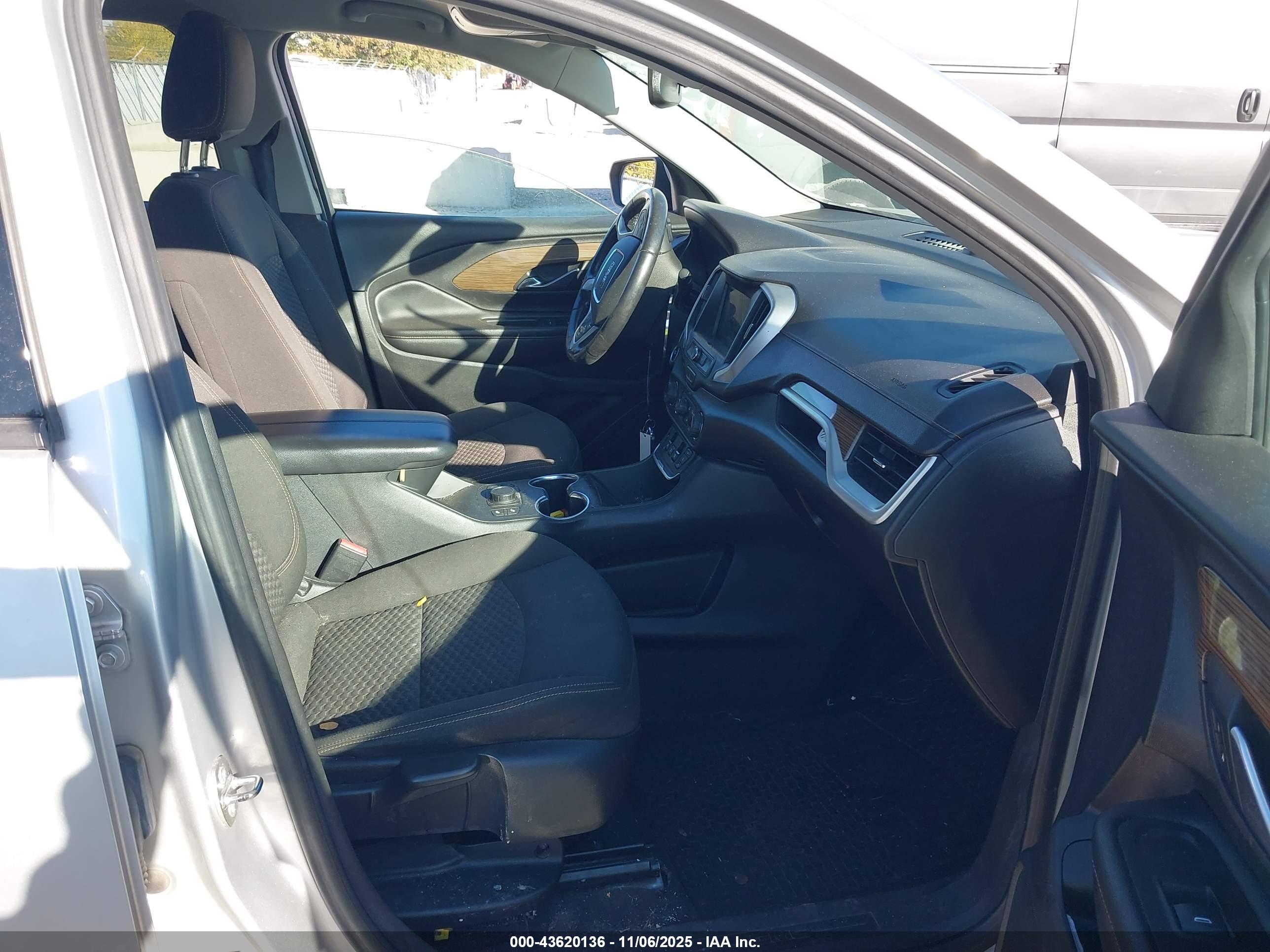 GMC TERRAIN image 5