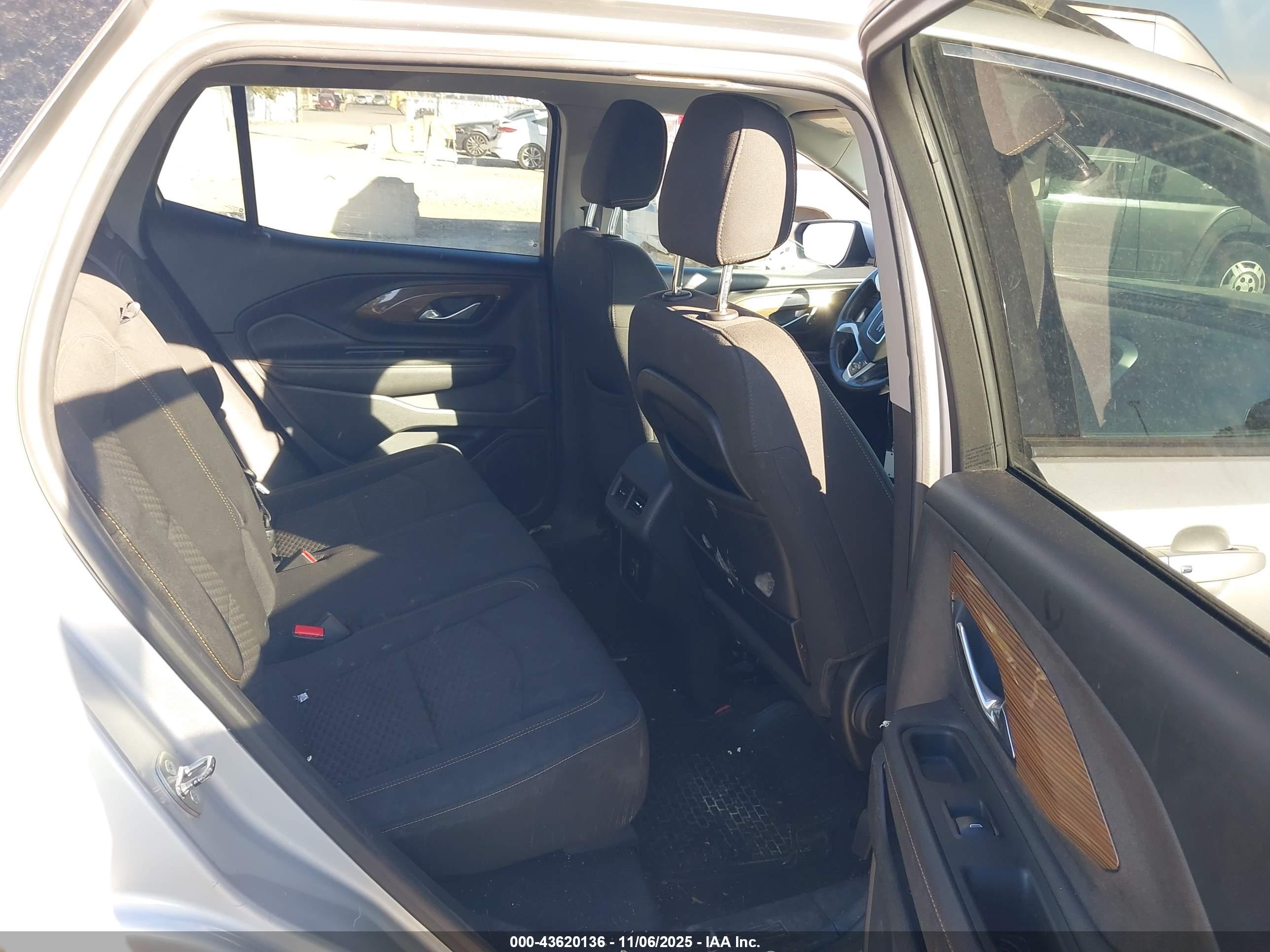 GMC TERRAIN image 8