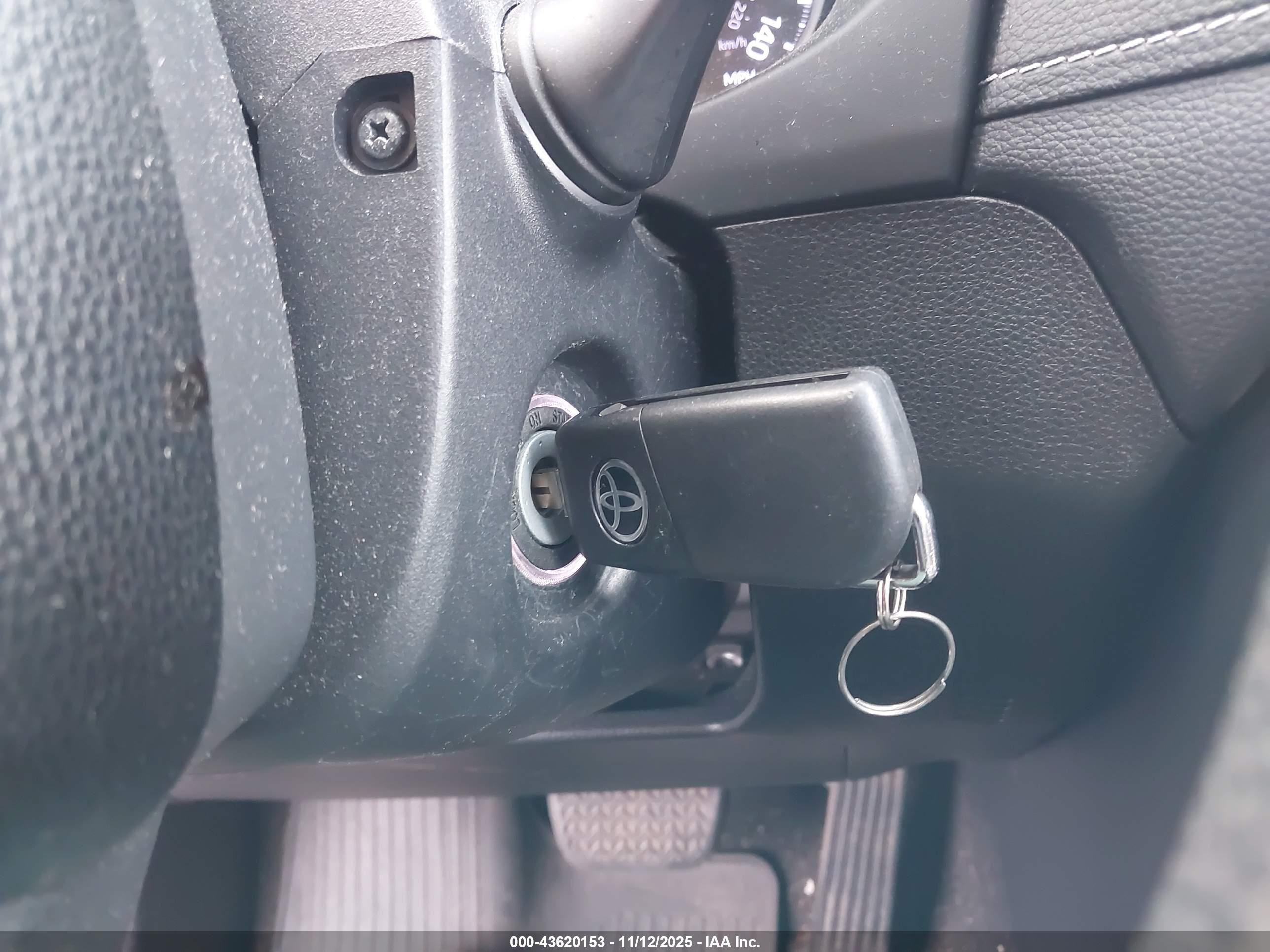 TOYOTA RAV4 image 11