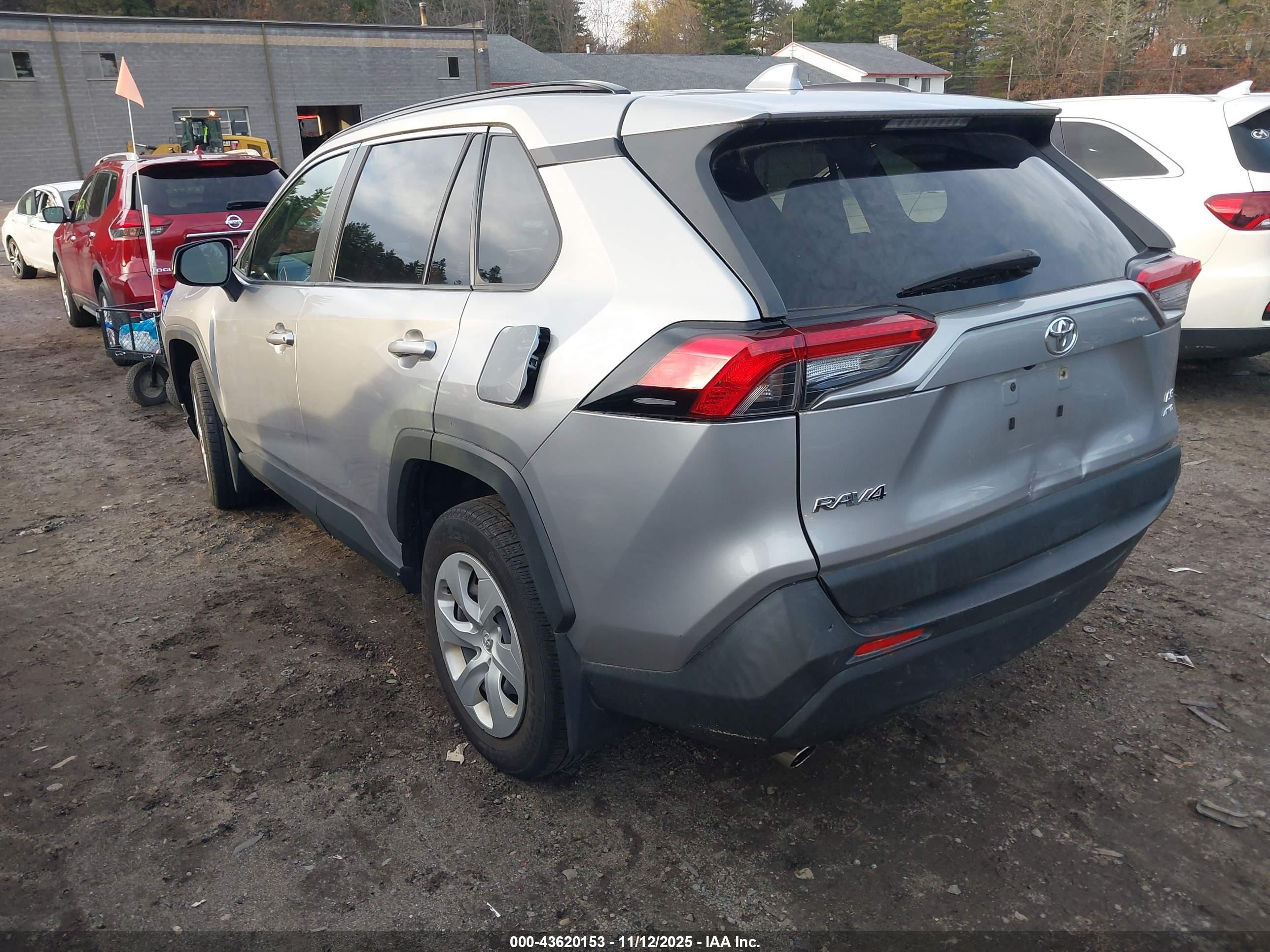TOYOTA RAV4 image 3