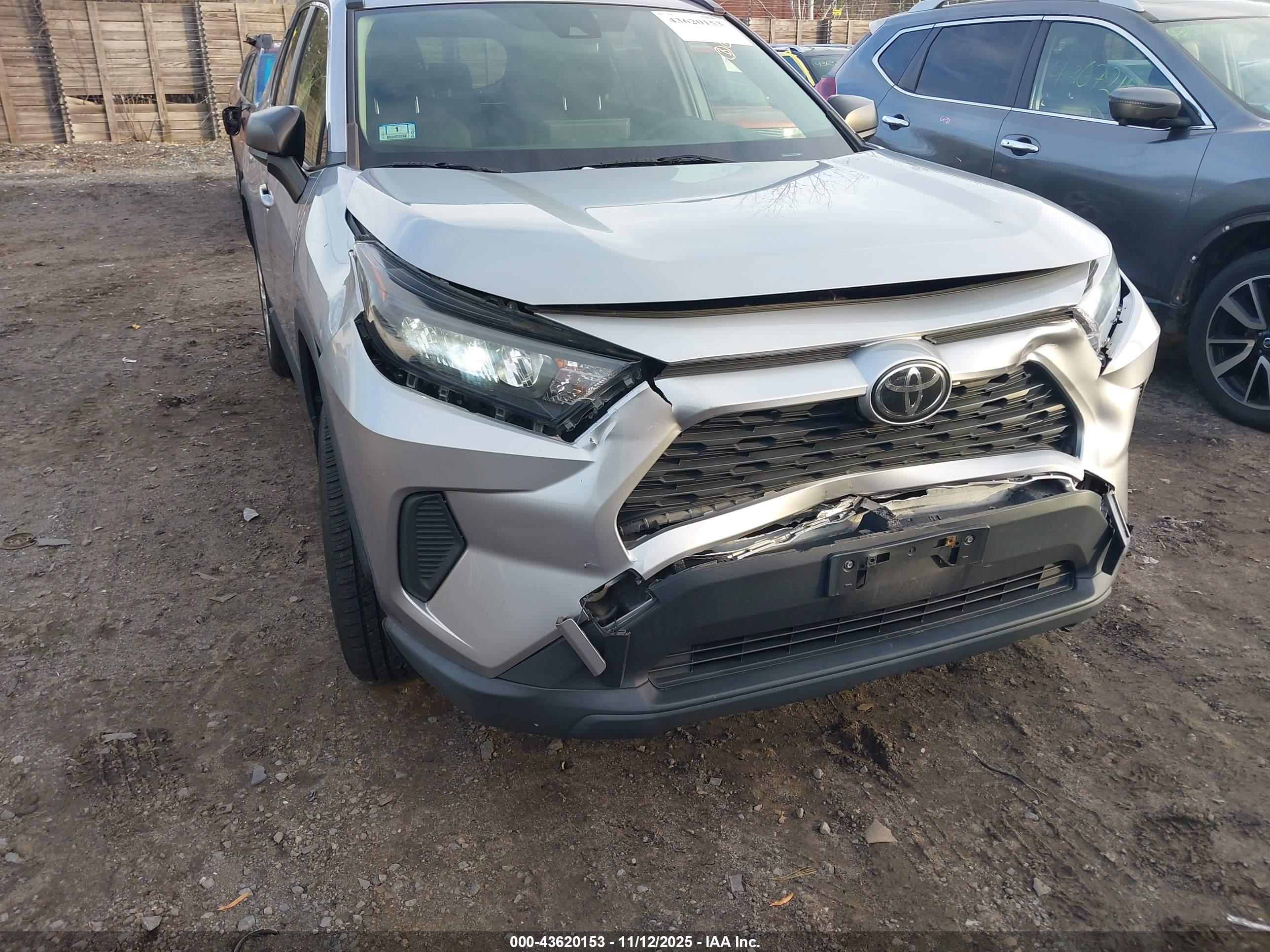 TOYOTA RAV4 image 6
