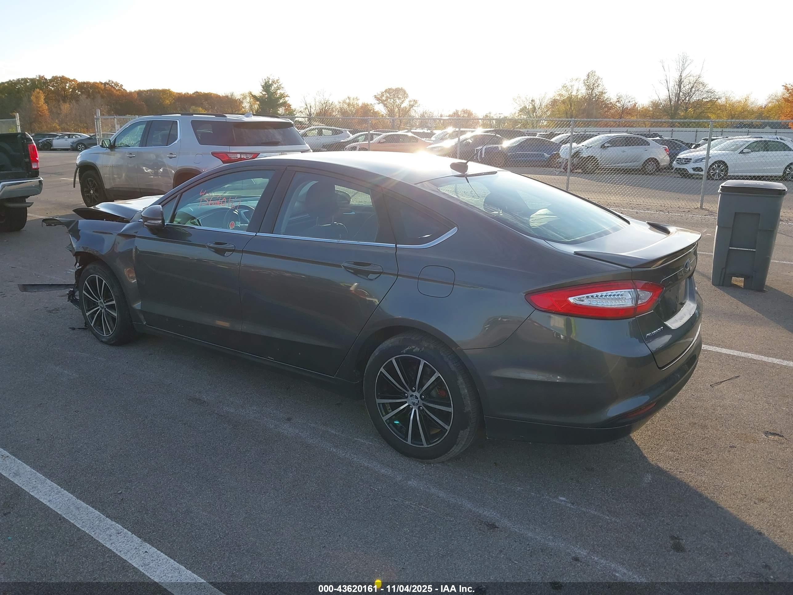 FORD FUSION image 3