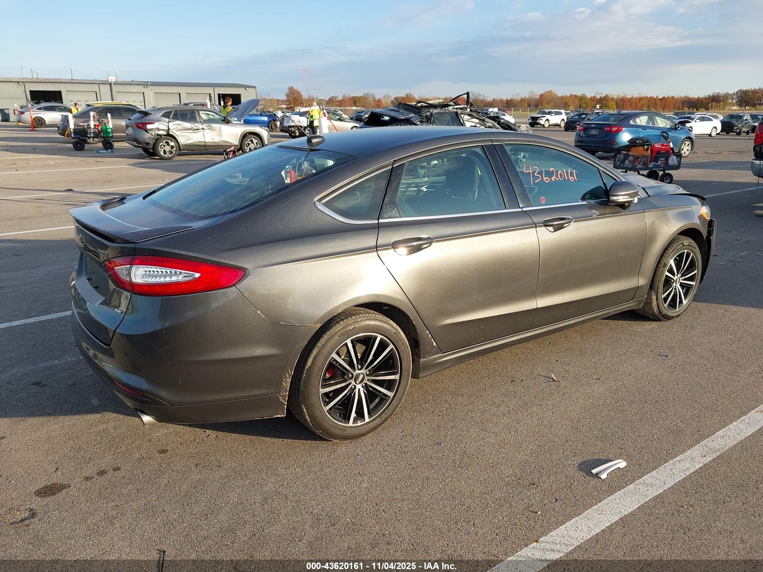 FORD FUSION image 4