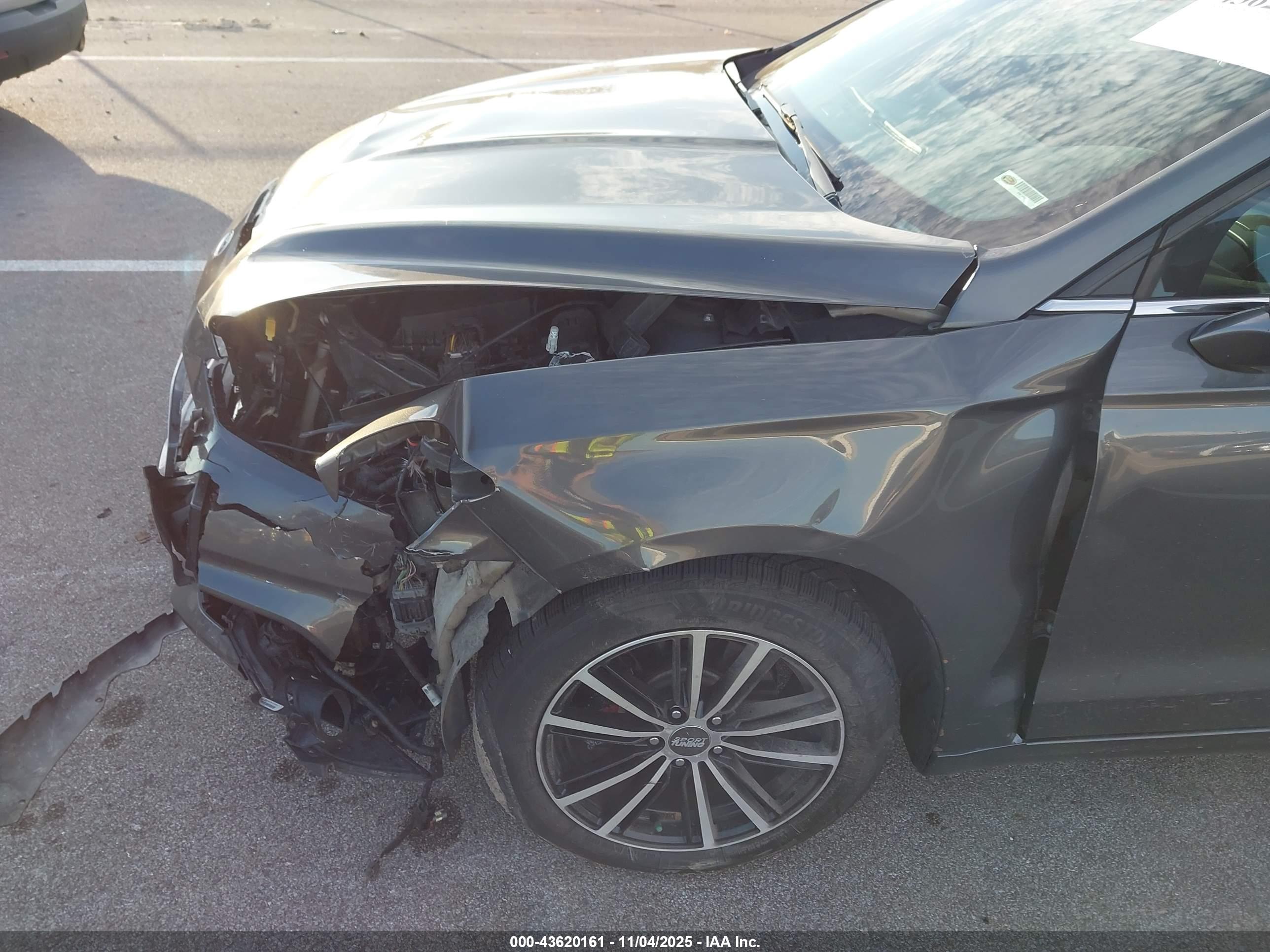 FORD FUSION image 6