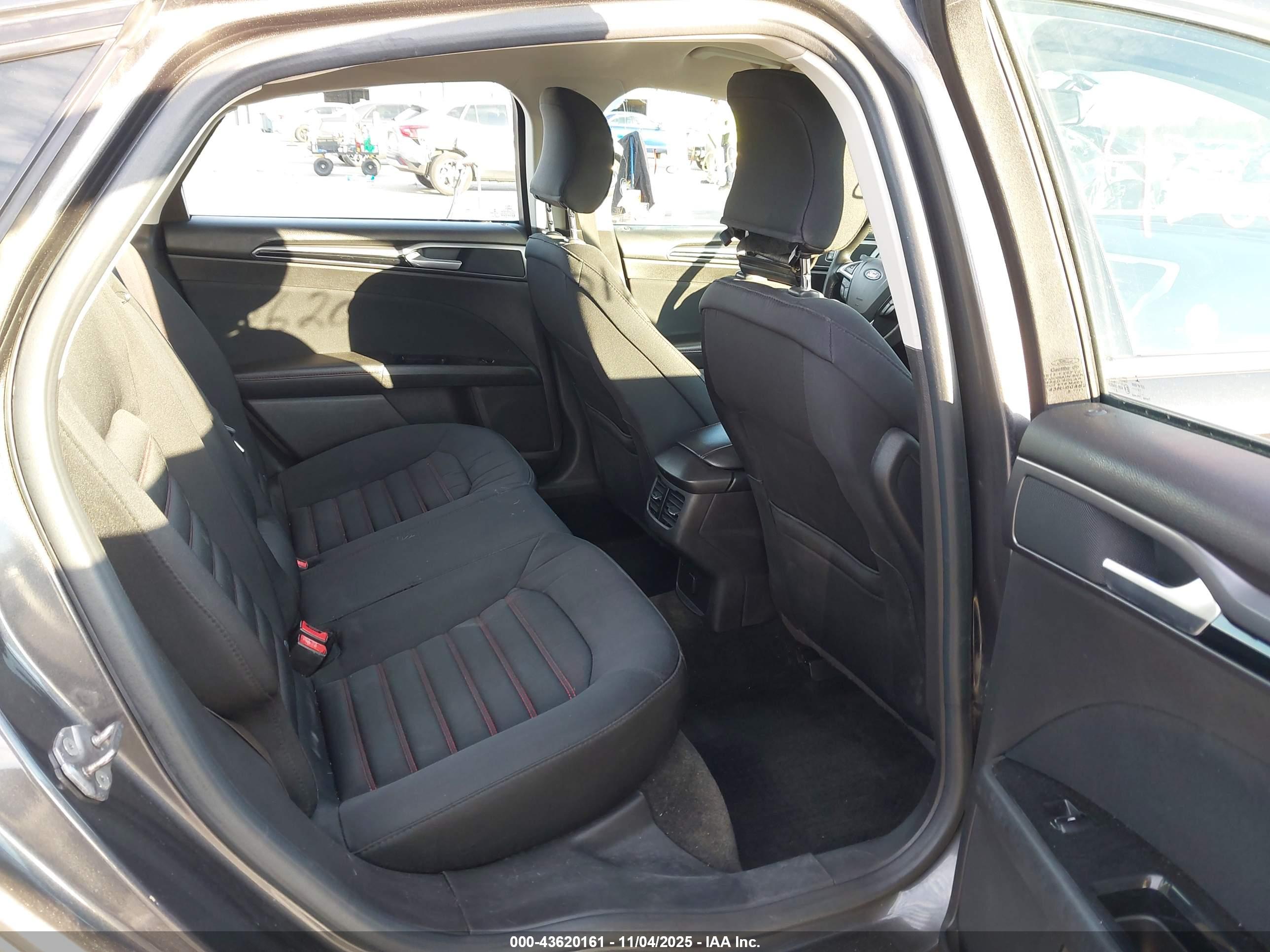 FORD FUSION image 8