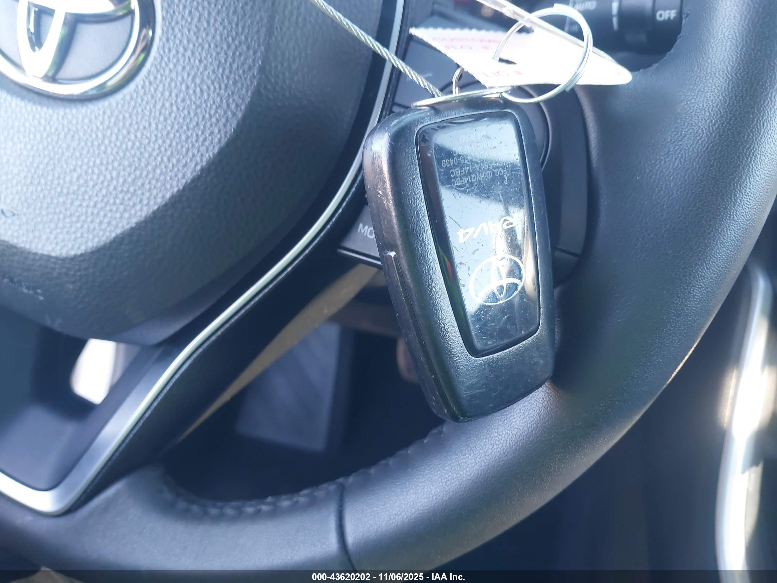 TOYOTA RAV4 image 11
