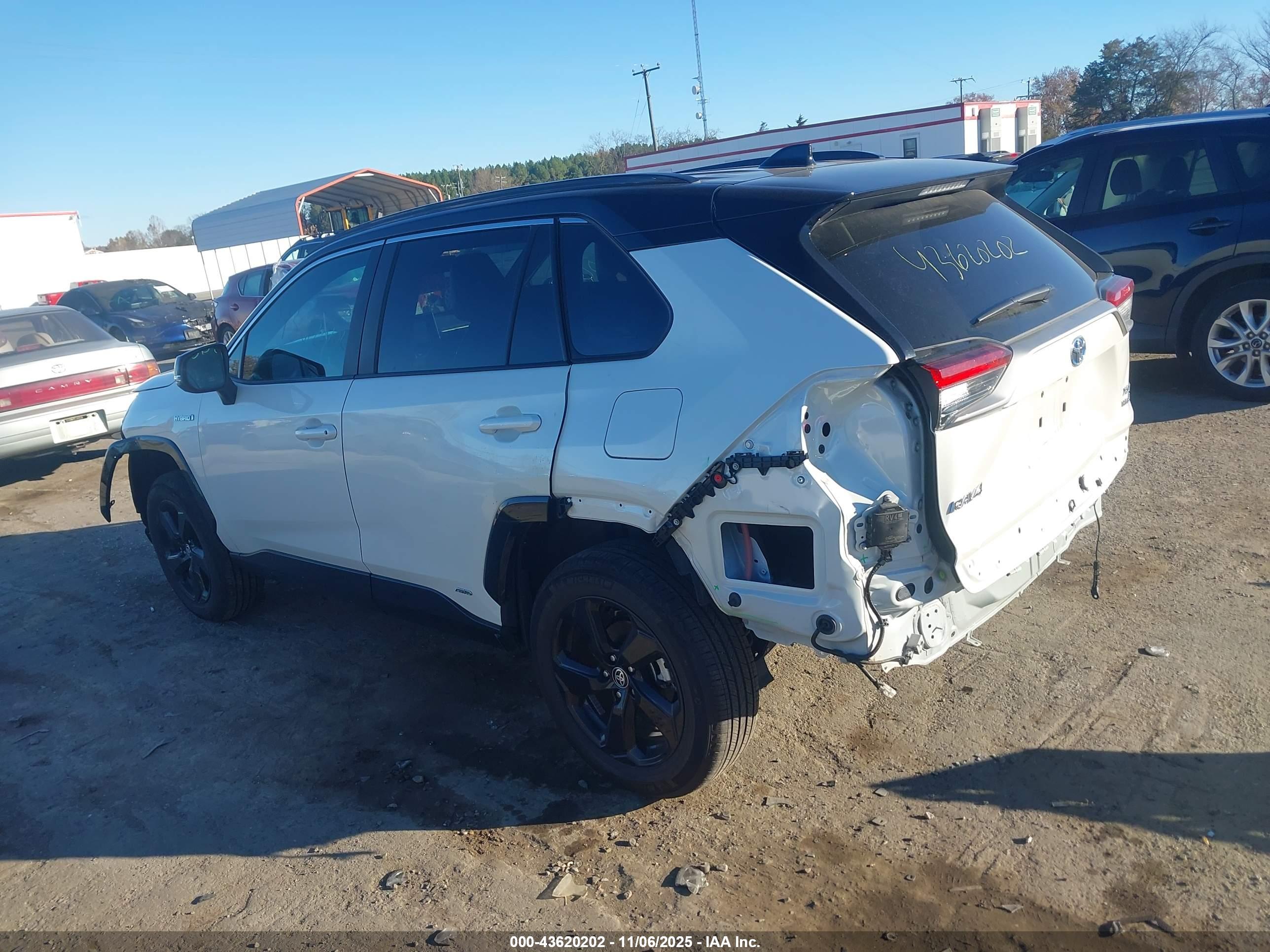 TOYOTA RAV4 image 3