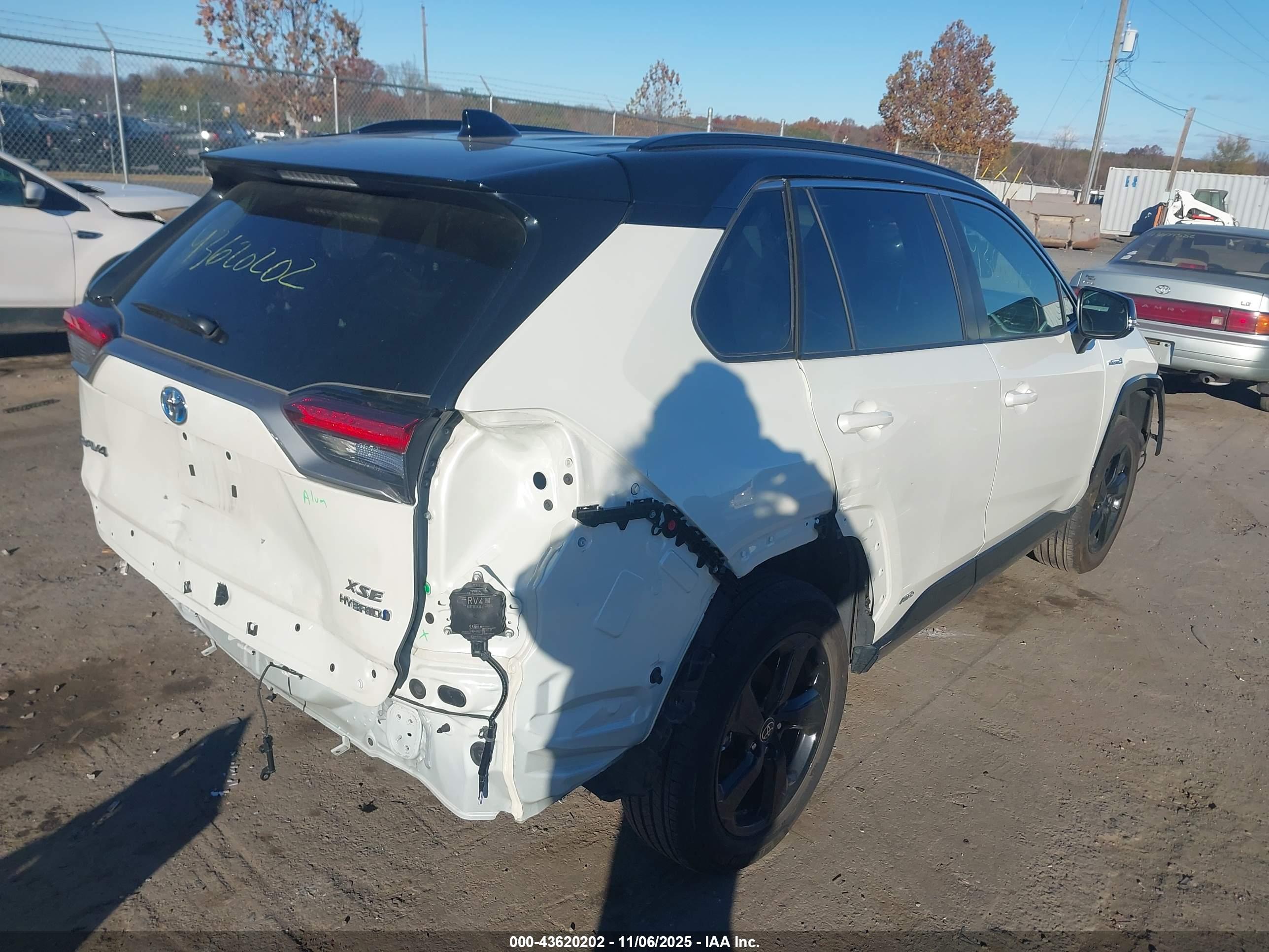 TOYOTA RAV4 image 4