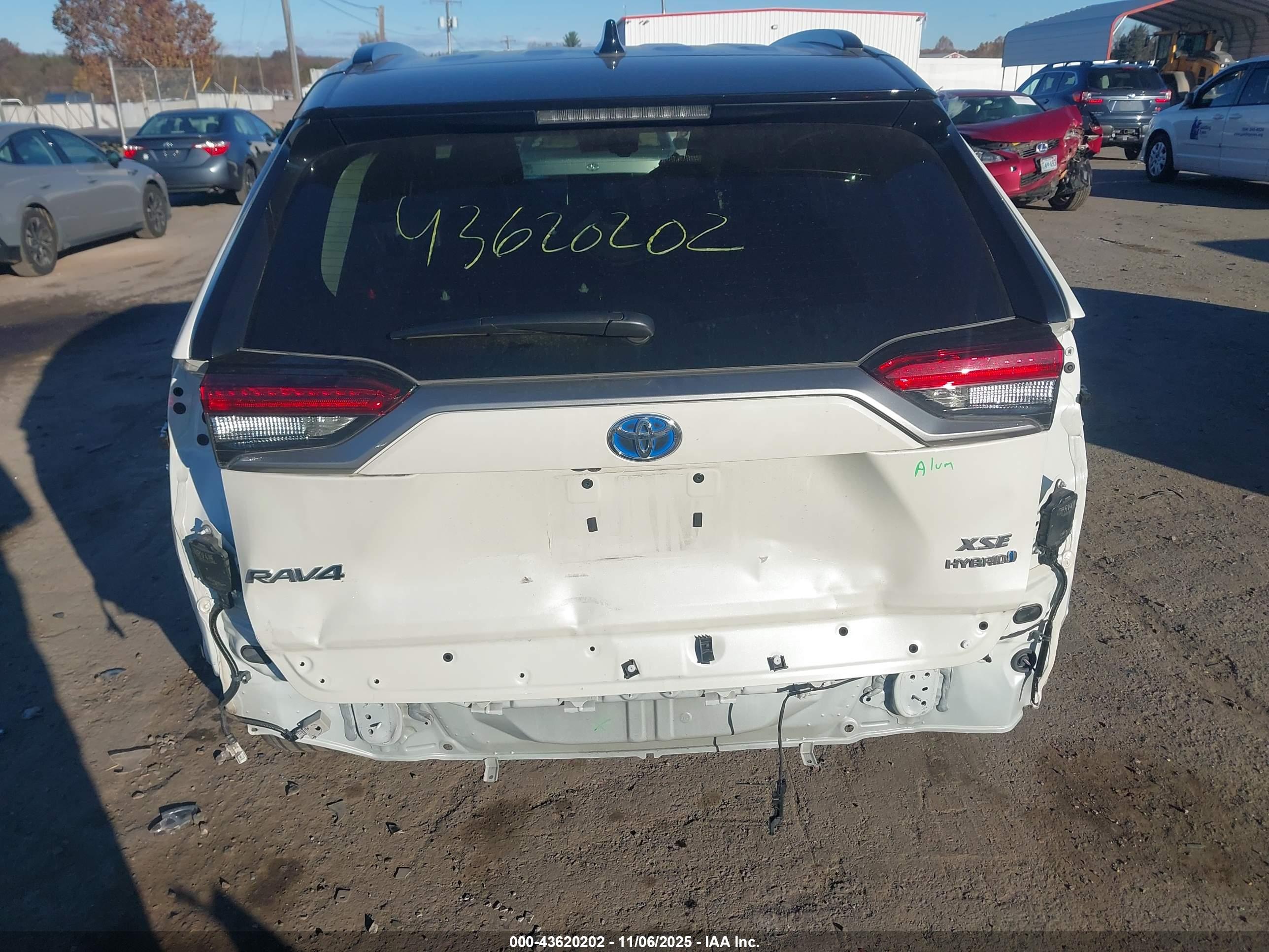 TOYOTA RAV4 image 6