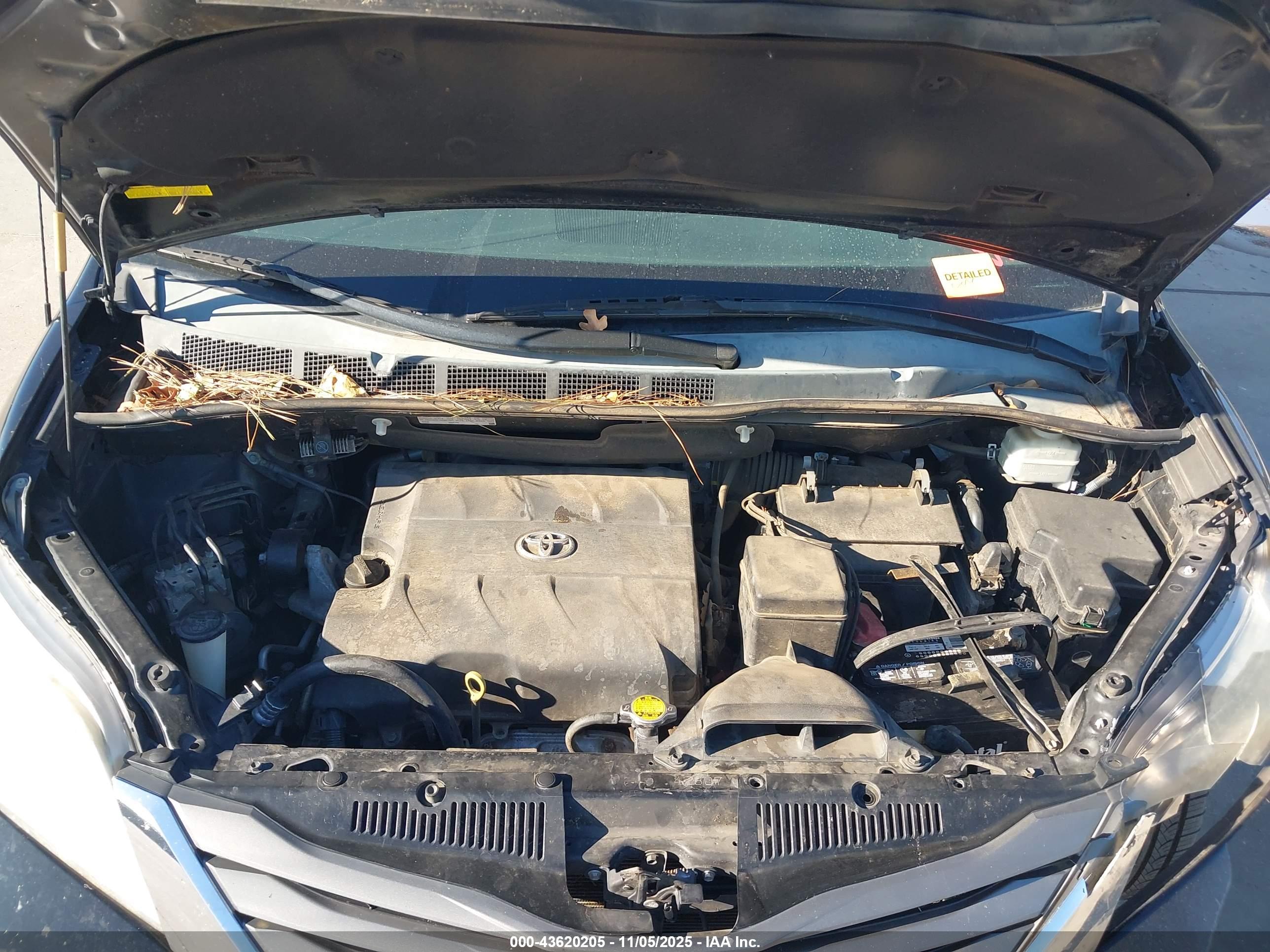 TOYOTA SIENNA image 10
