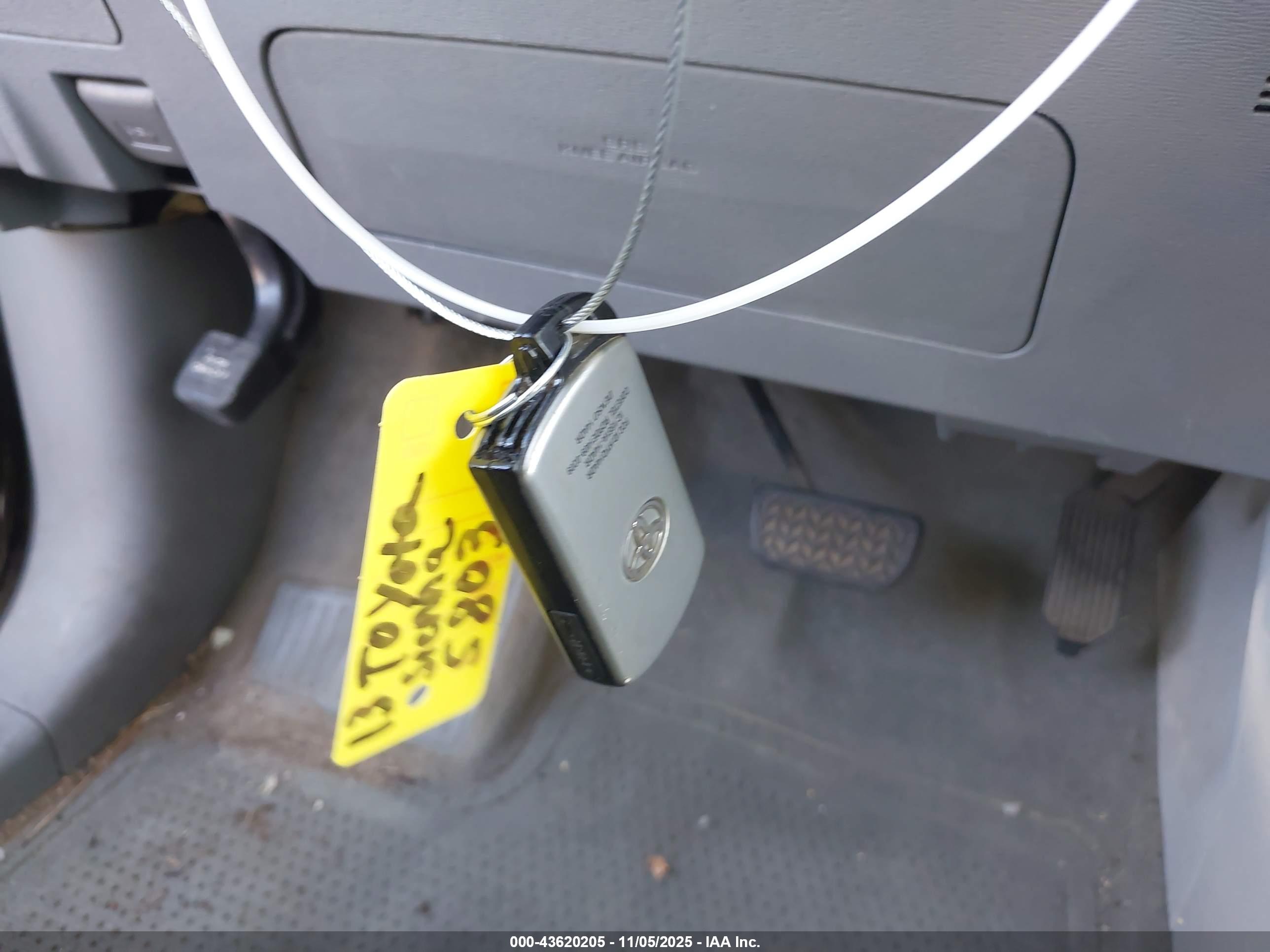TOYOTA SIENNA image 11