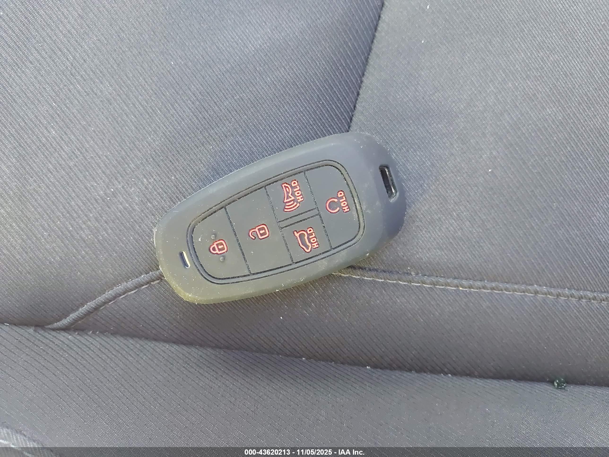HYUNDAI TUCSON image 11