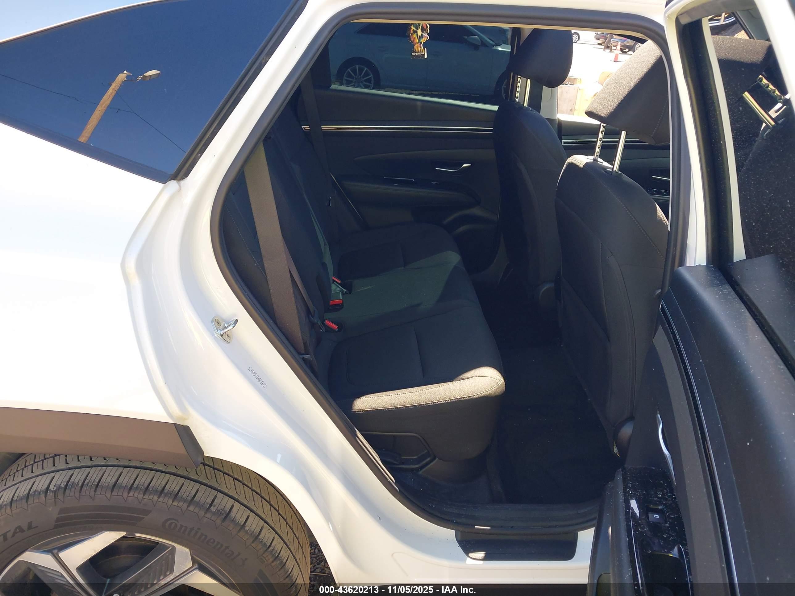 HYUNDAI TUCSON image 8
