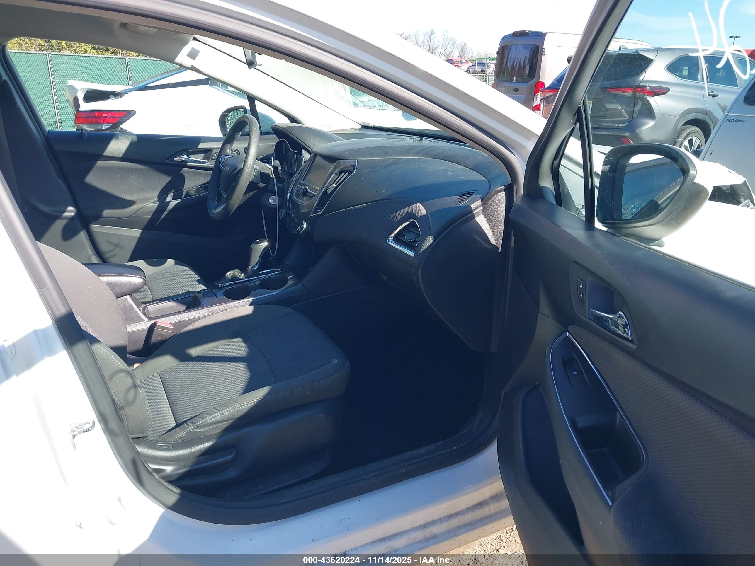 CHEVROLET CRUZE image 5