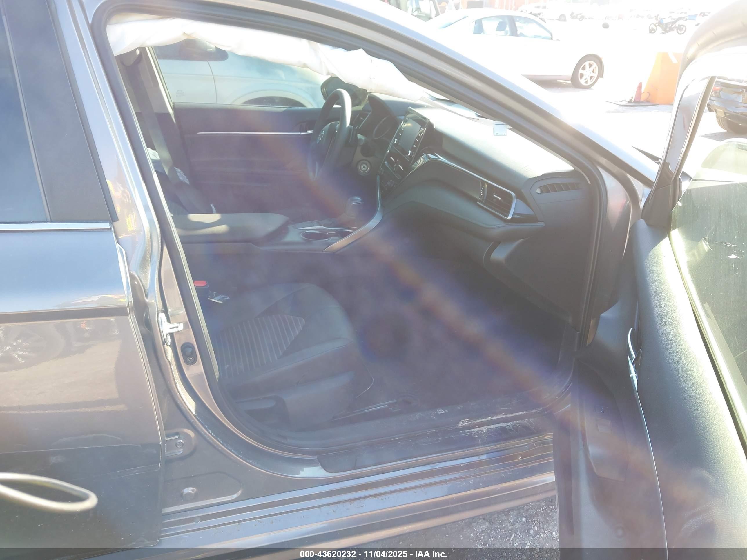 TOYOTA CAMRY image 5
