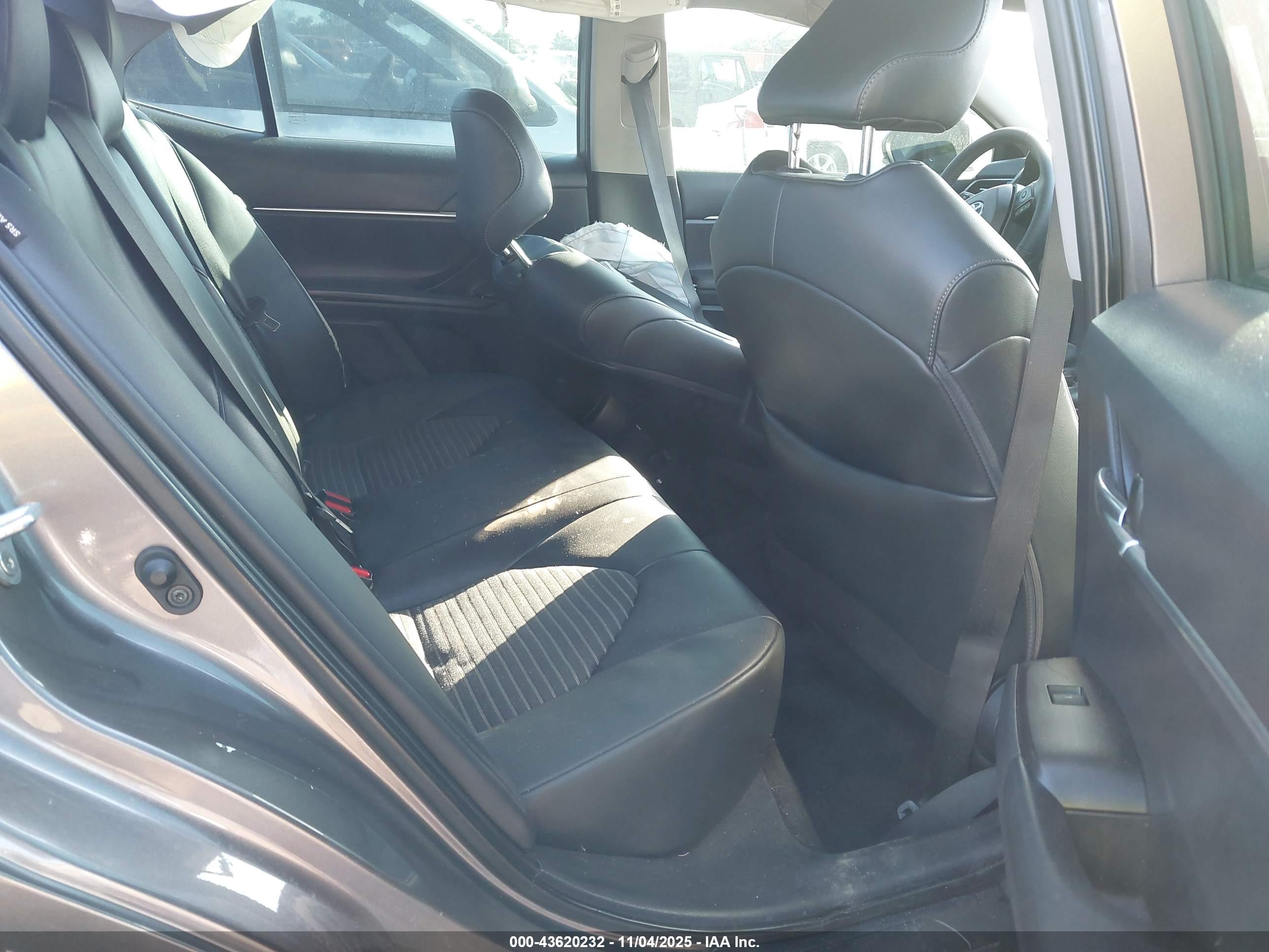 TOYOTA CAMRY image 8