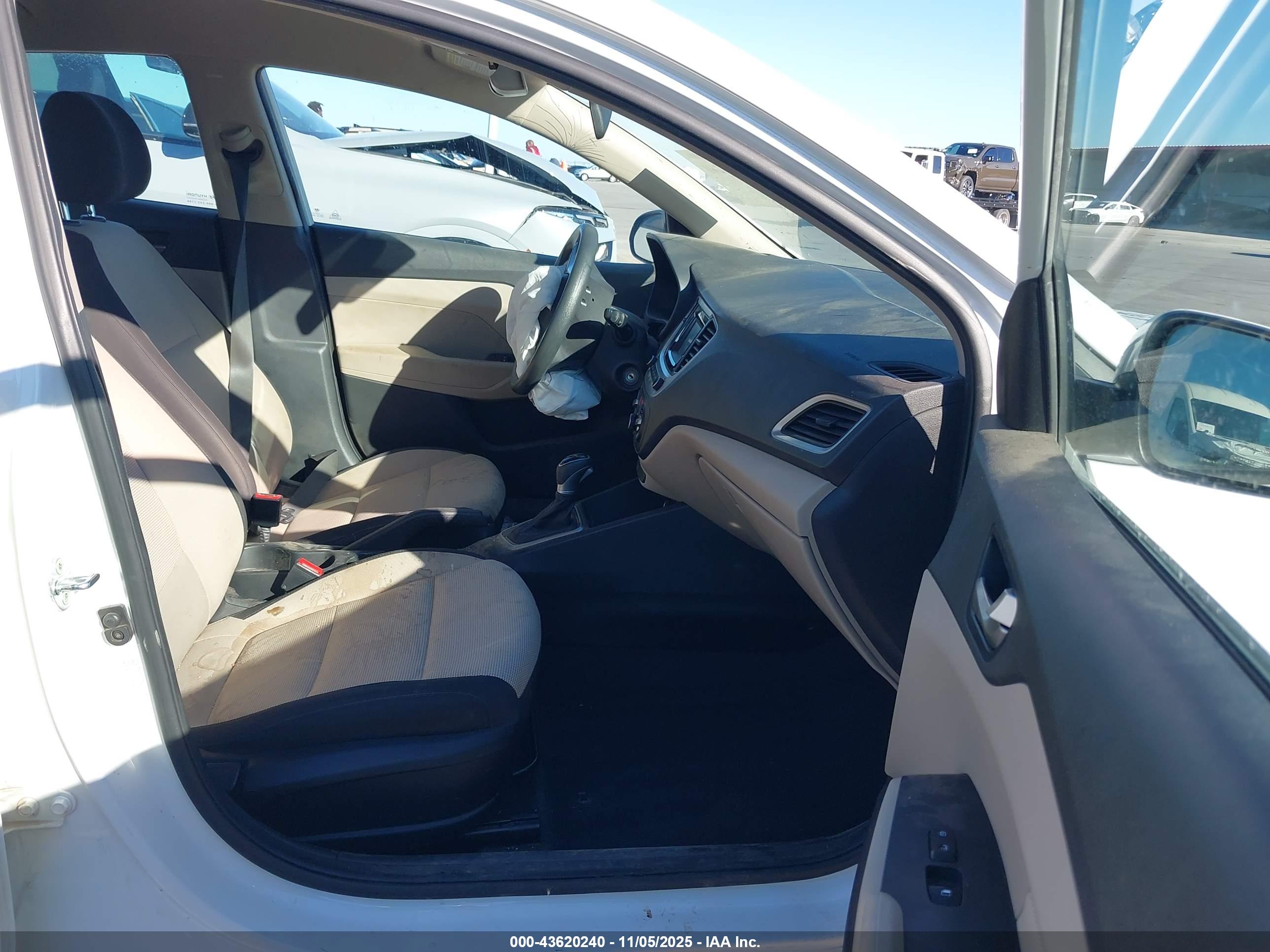HYUNDAI ACCENT image 5