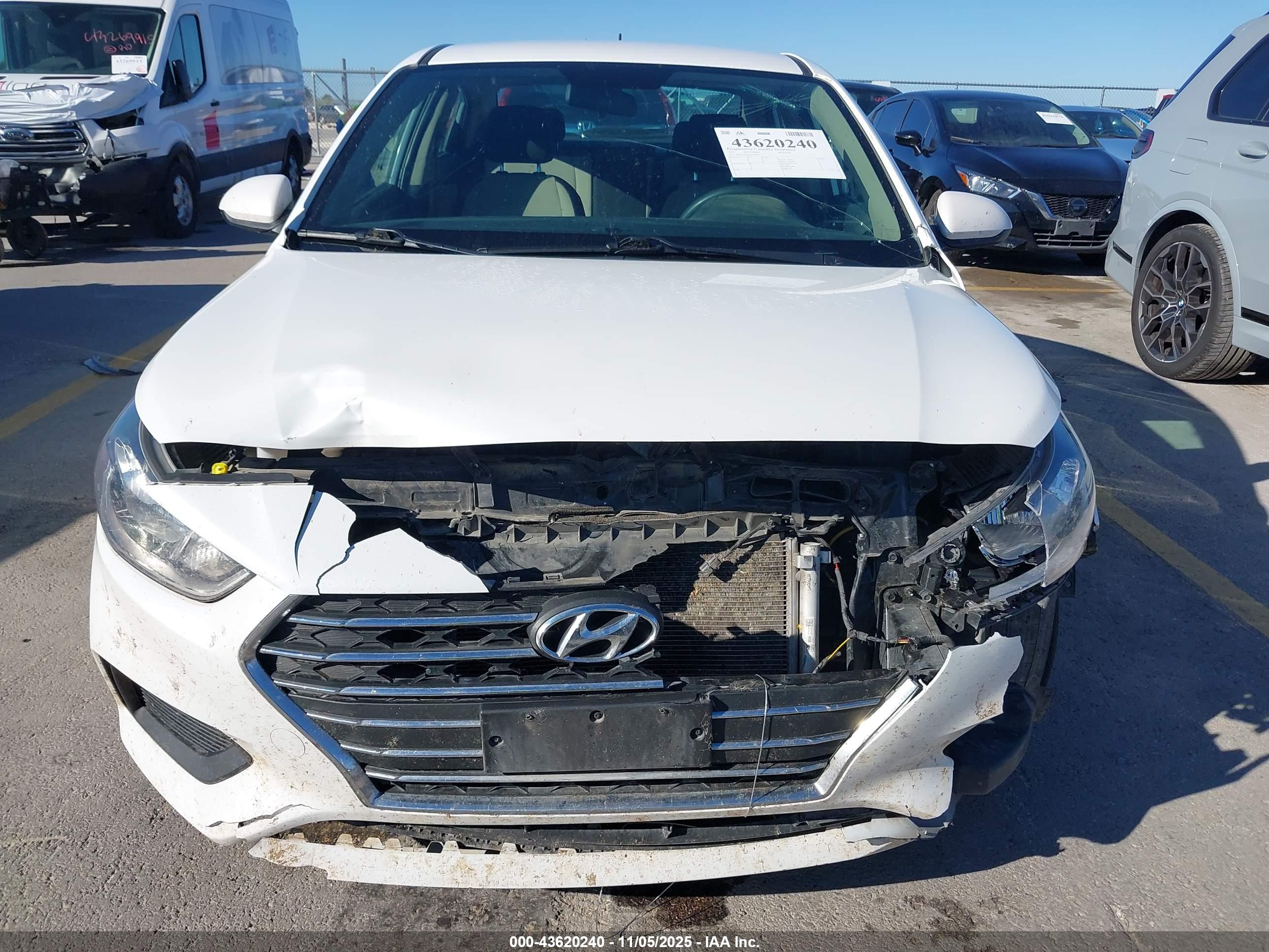 HYUNDAI ACCENT image 6