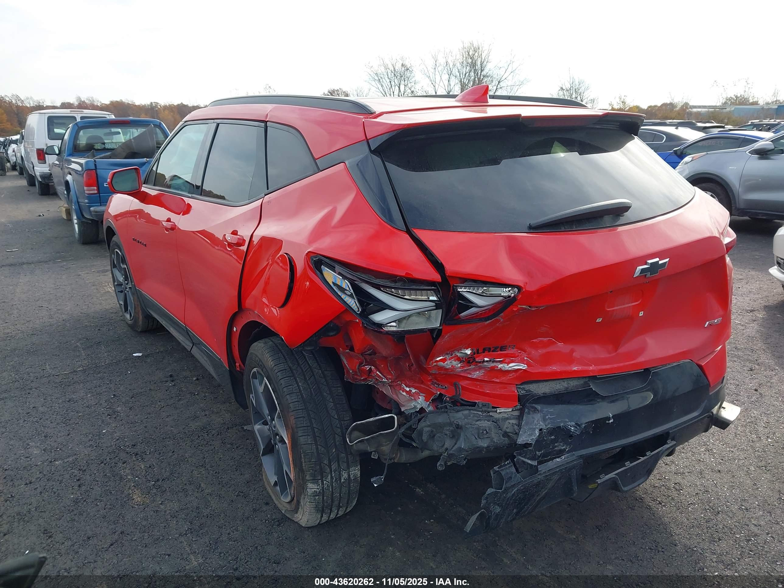 CHEVROLET BLAZER image 3