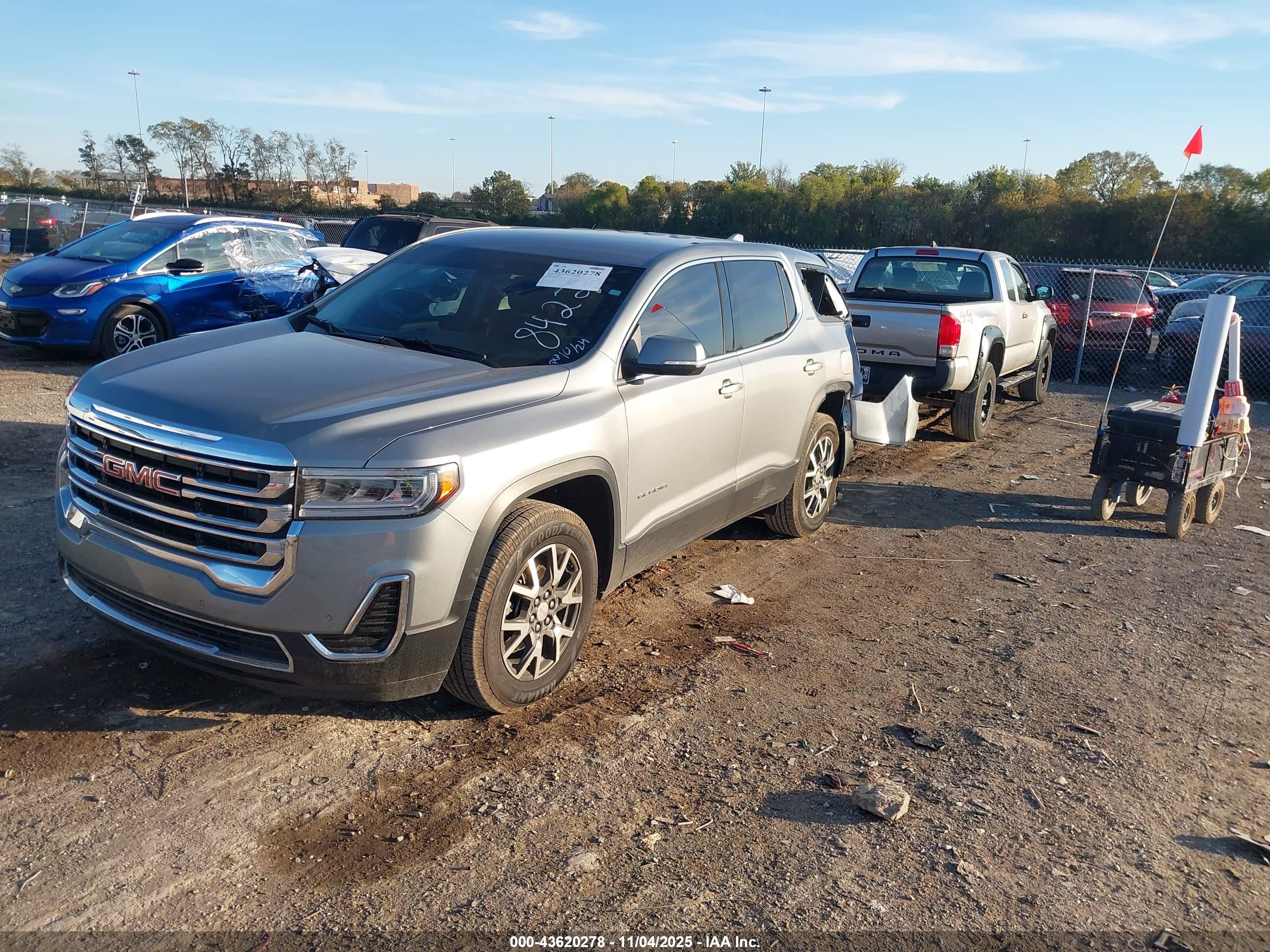 GMC ACADIA image 2