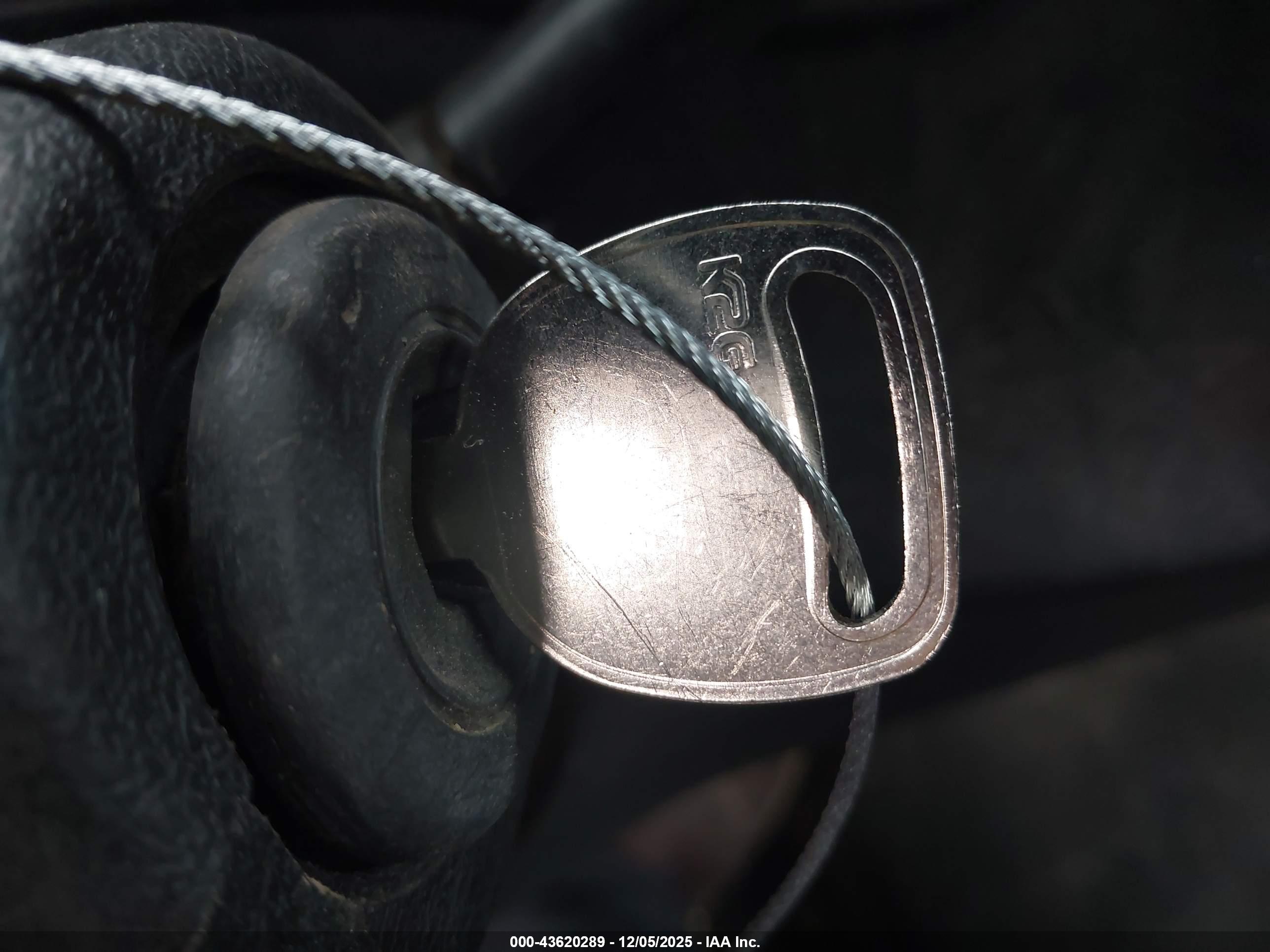 CHEVROLET SILVERADO image 11