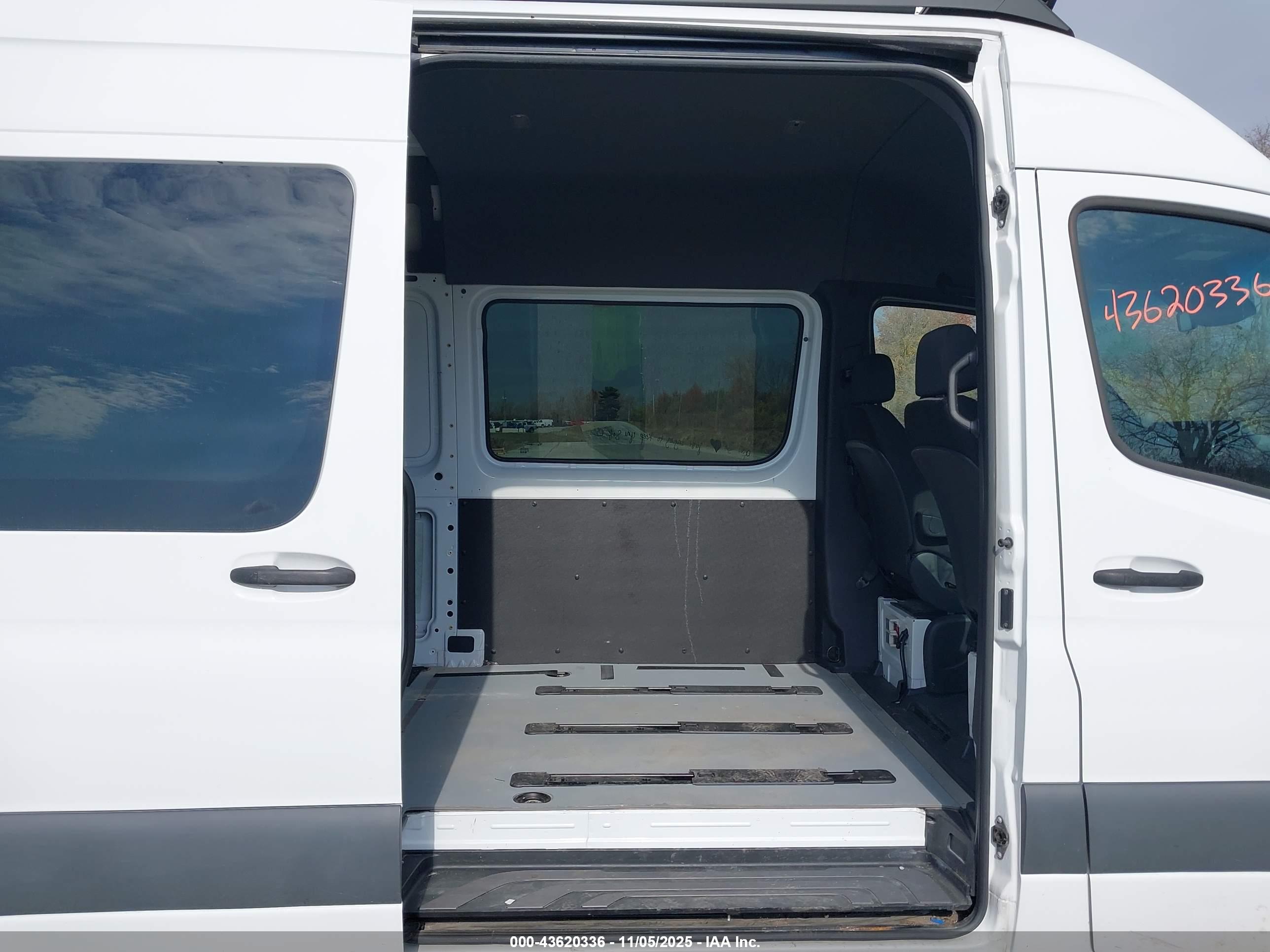 MERCEDES-BENZ SPRINTER image 8
