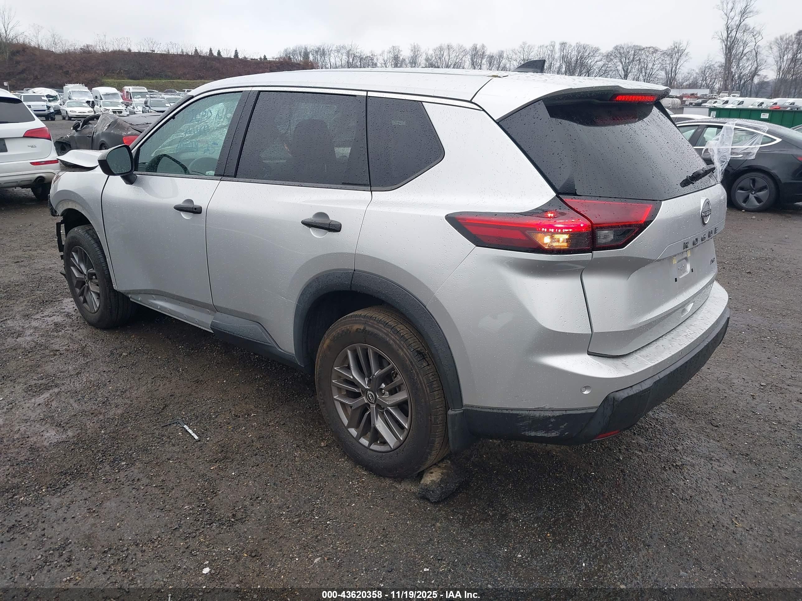 NISSAN ROGUE image 3
