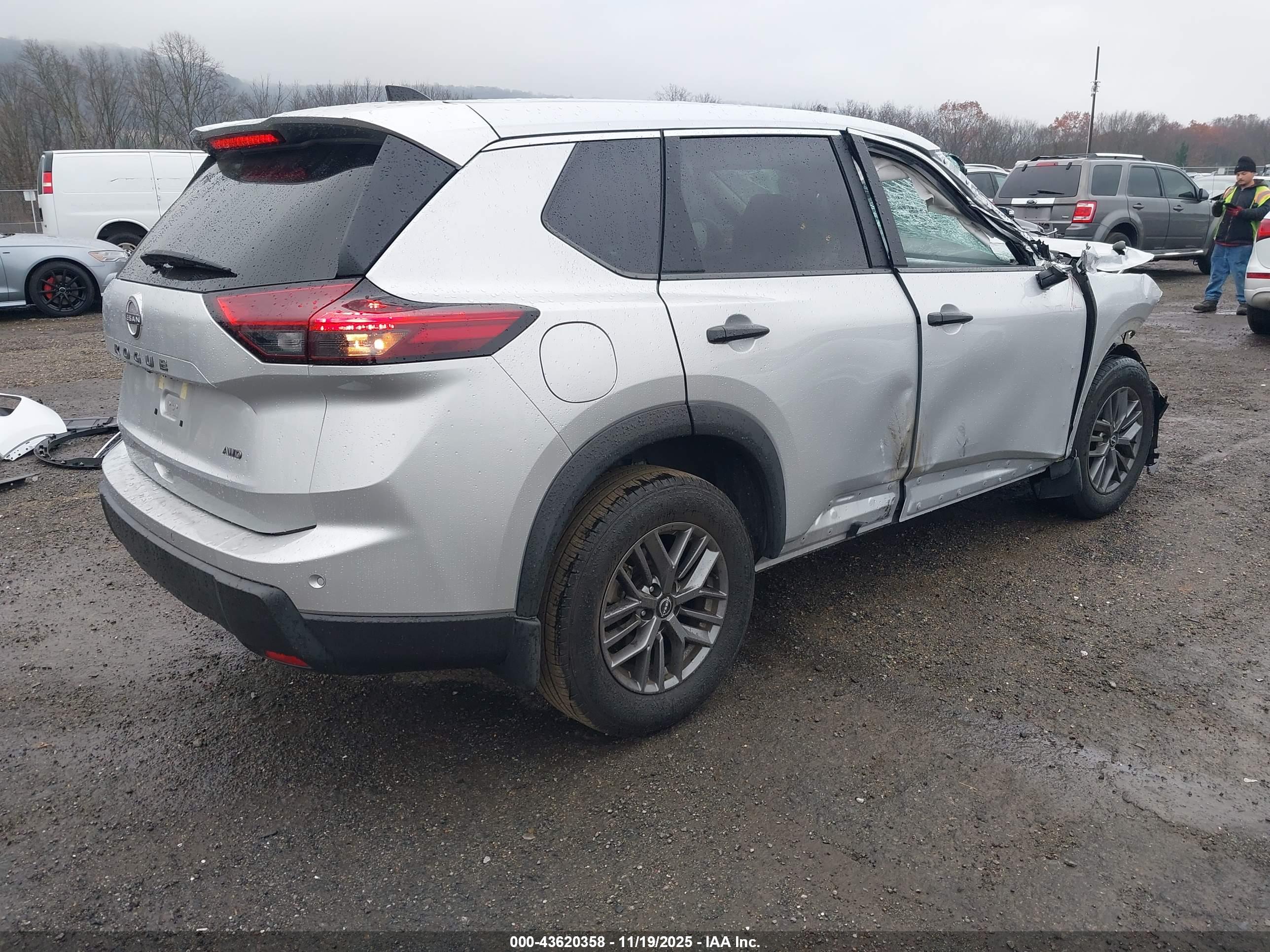 NISSAN ROGUE image 4