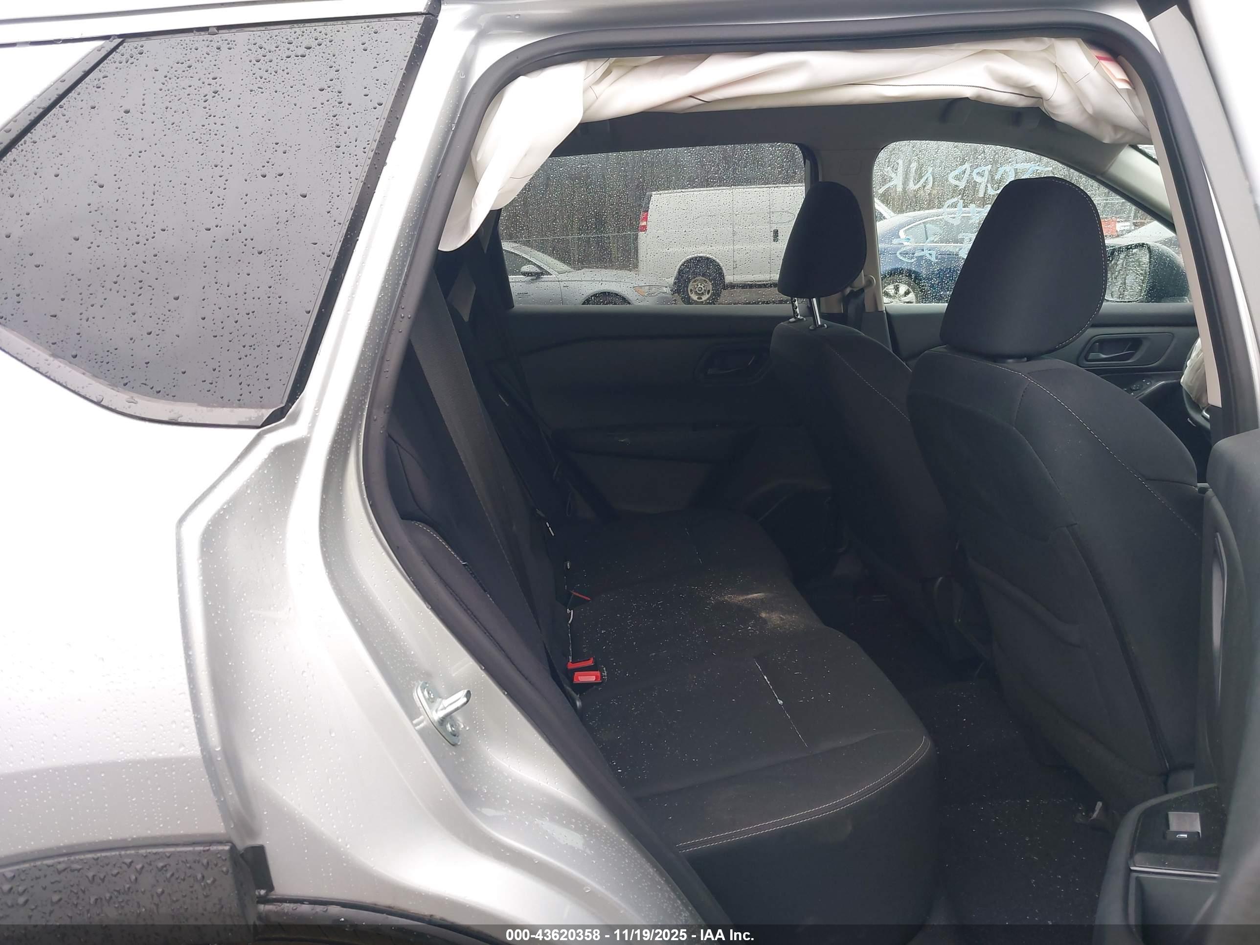 NISSAN ROGUE image 8