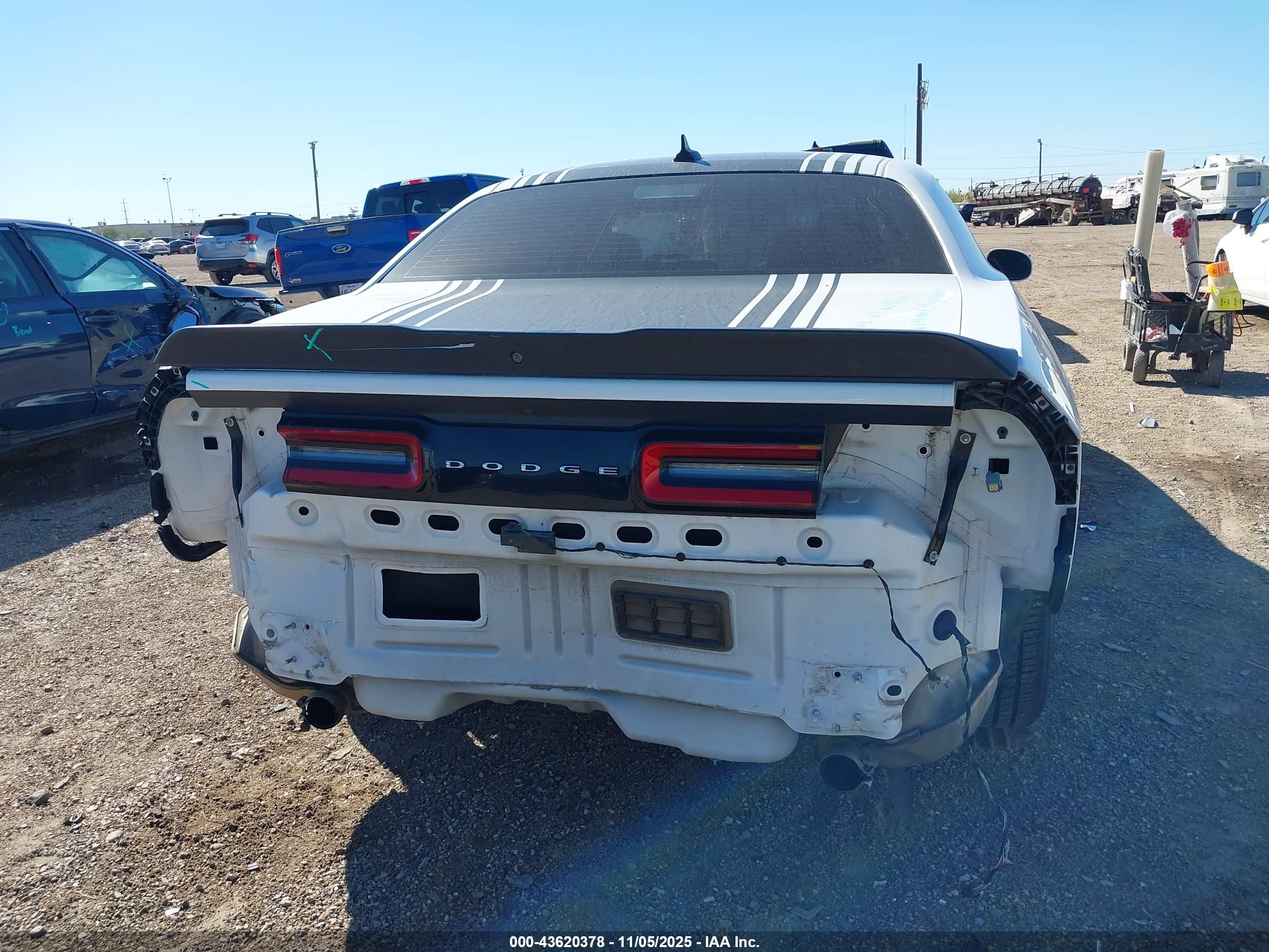 DODGE CHALLENGER image 6
