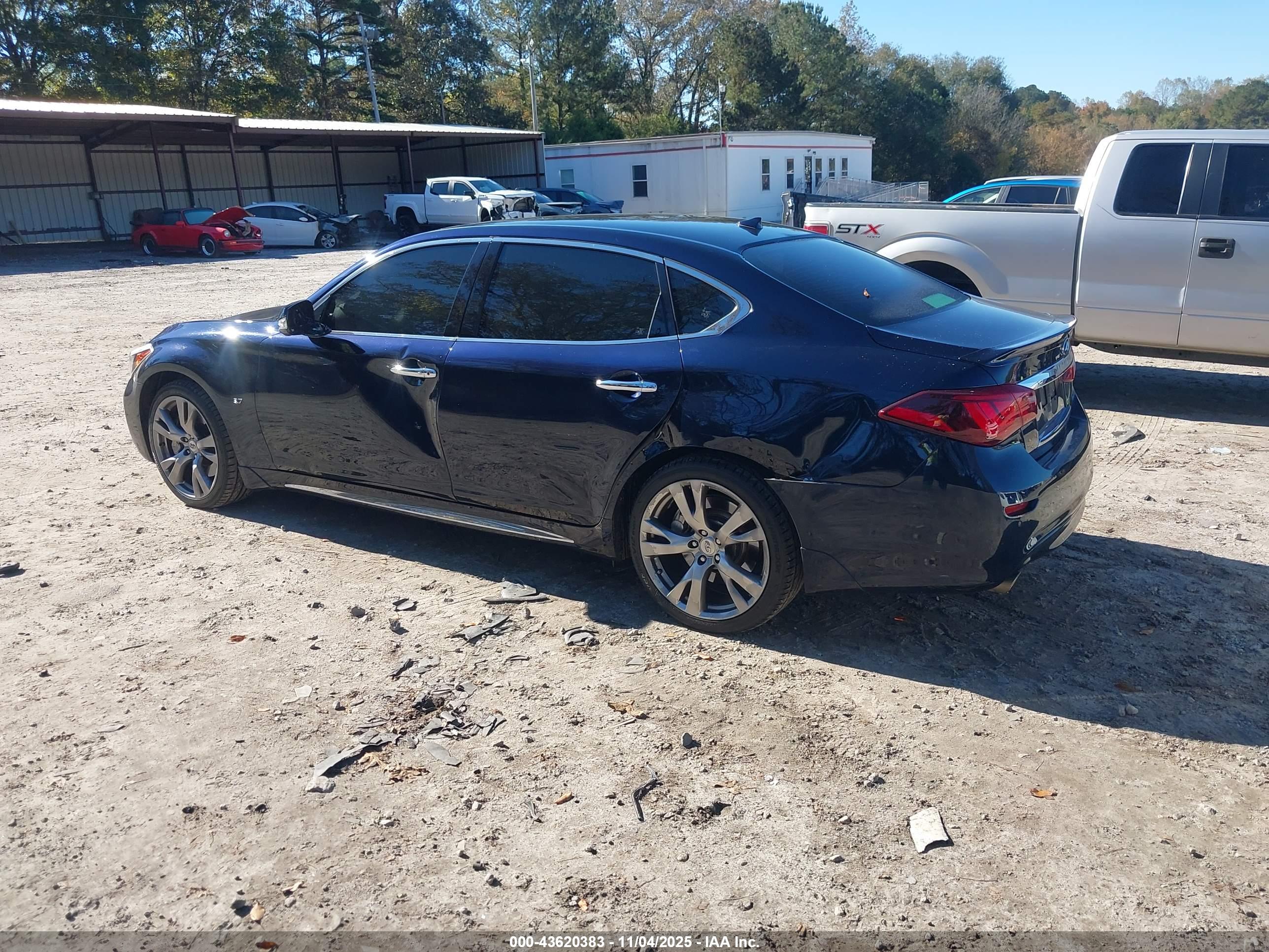 INFINITI Q70L image 3