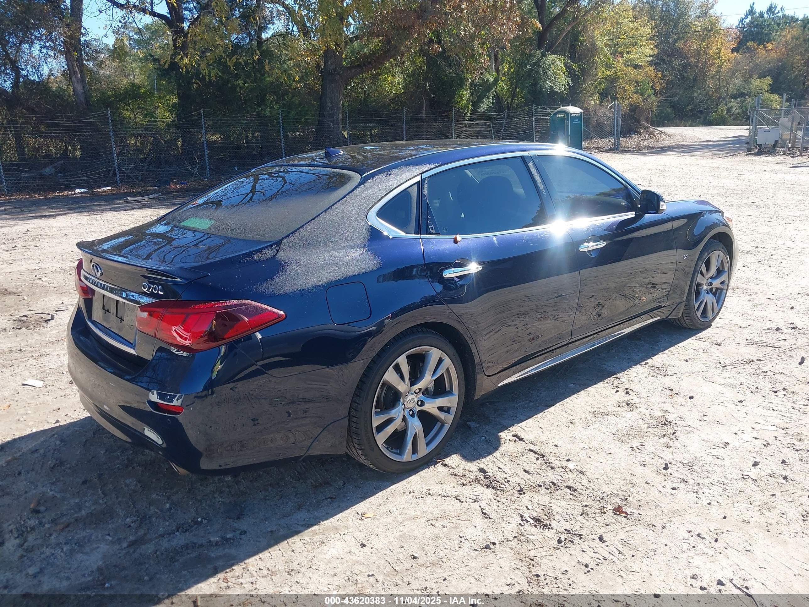 INFINITI Q70L image 4