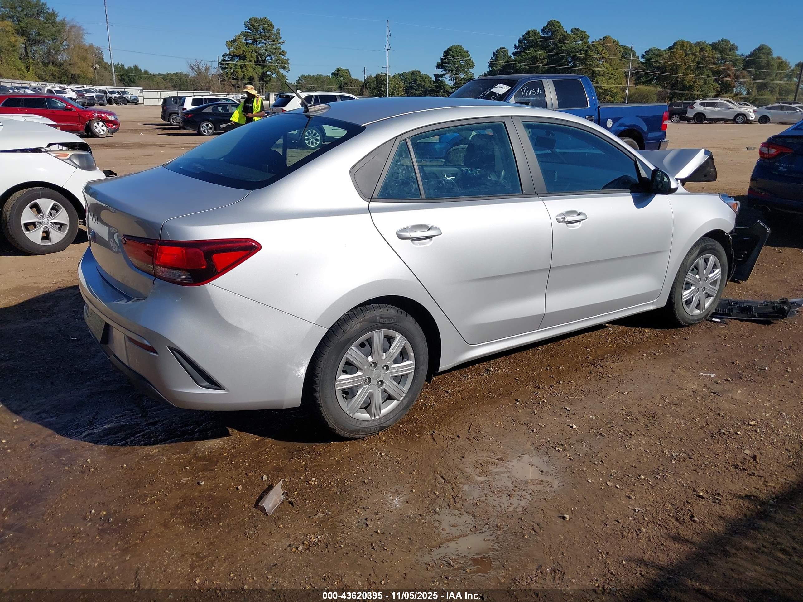 KIA RIO image 4