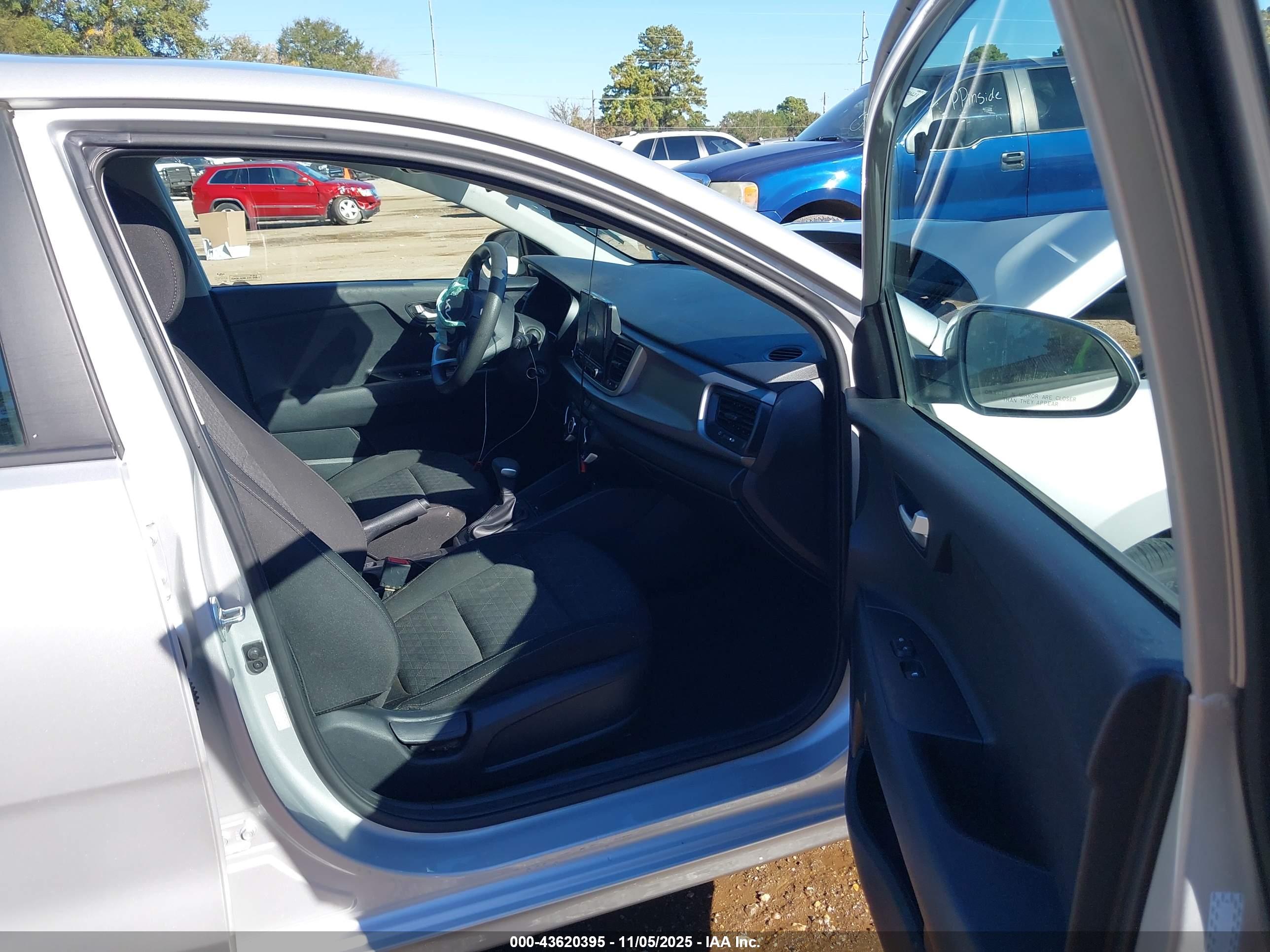 KIA RIO image 5