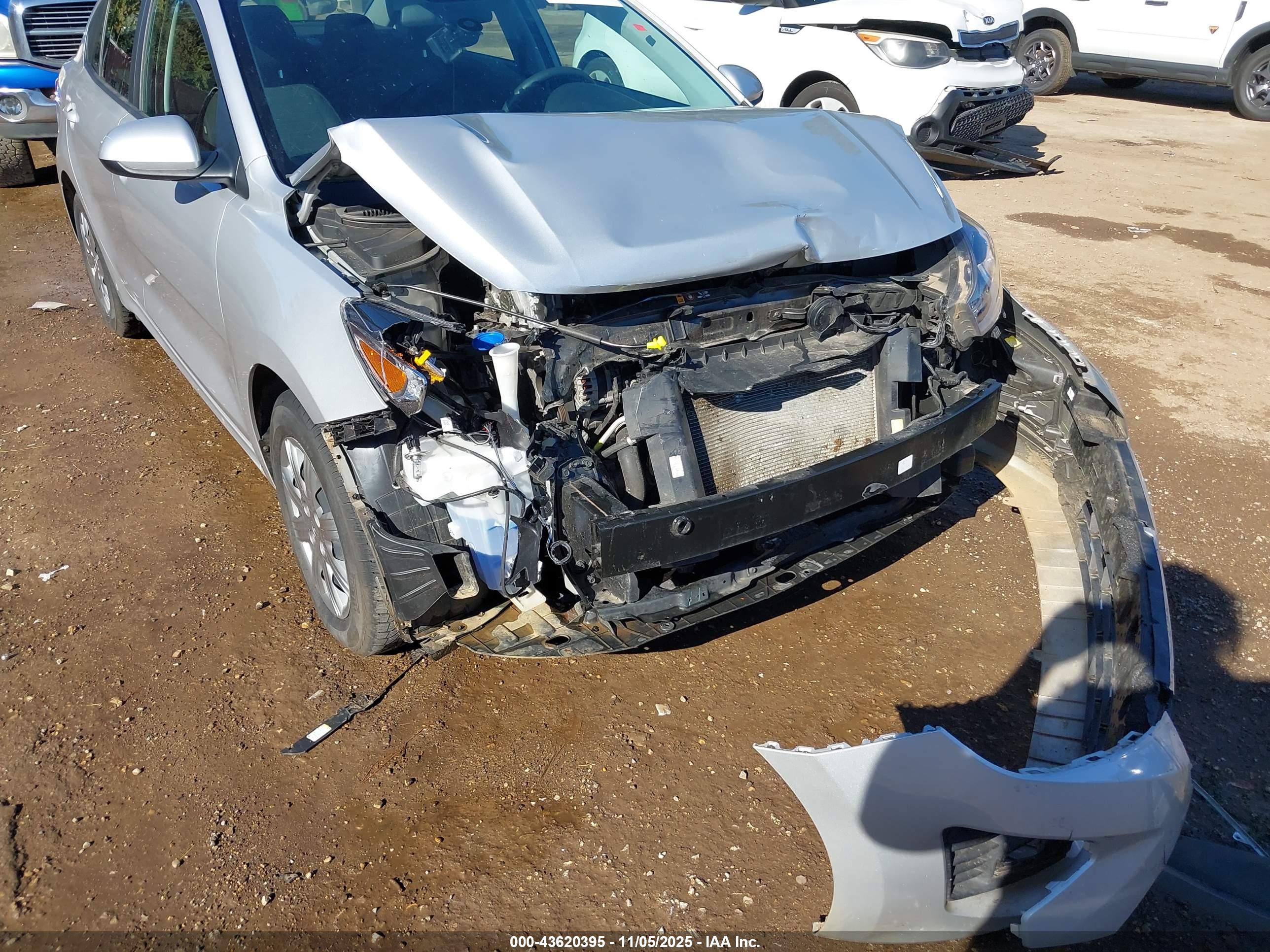 KIA RIO image 6