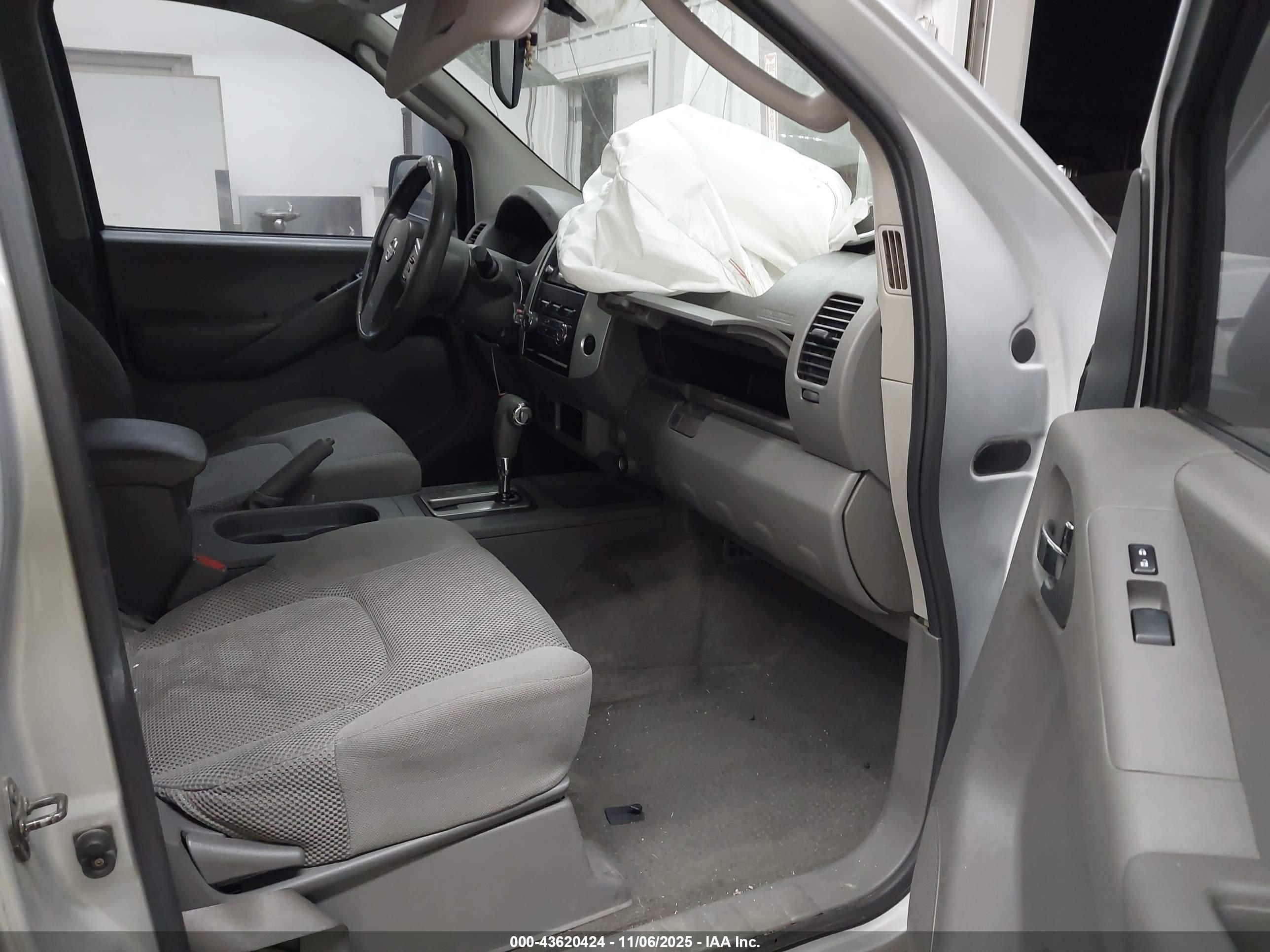NISSAN FRONTIER image 5