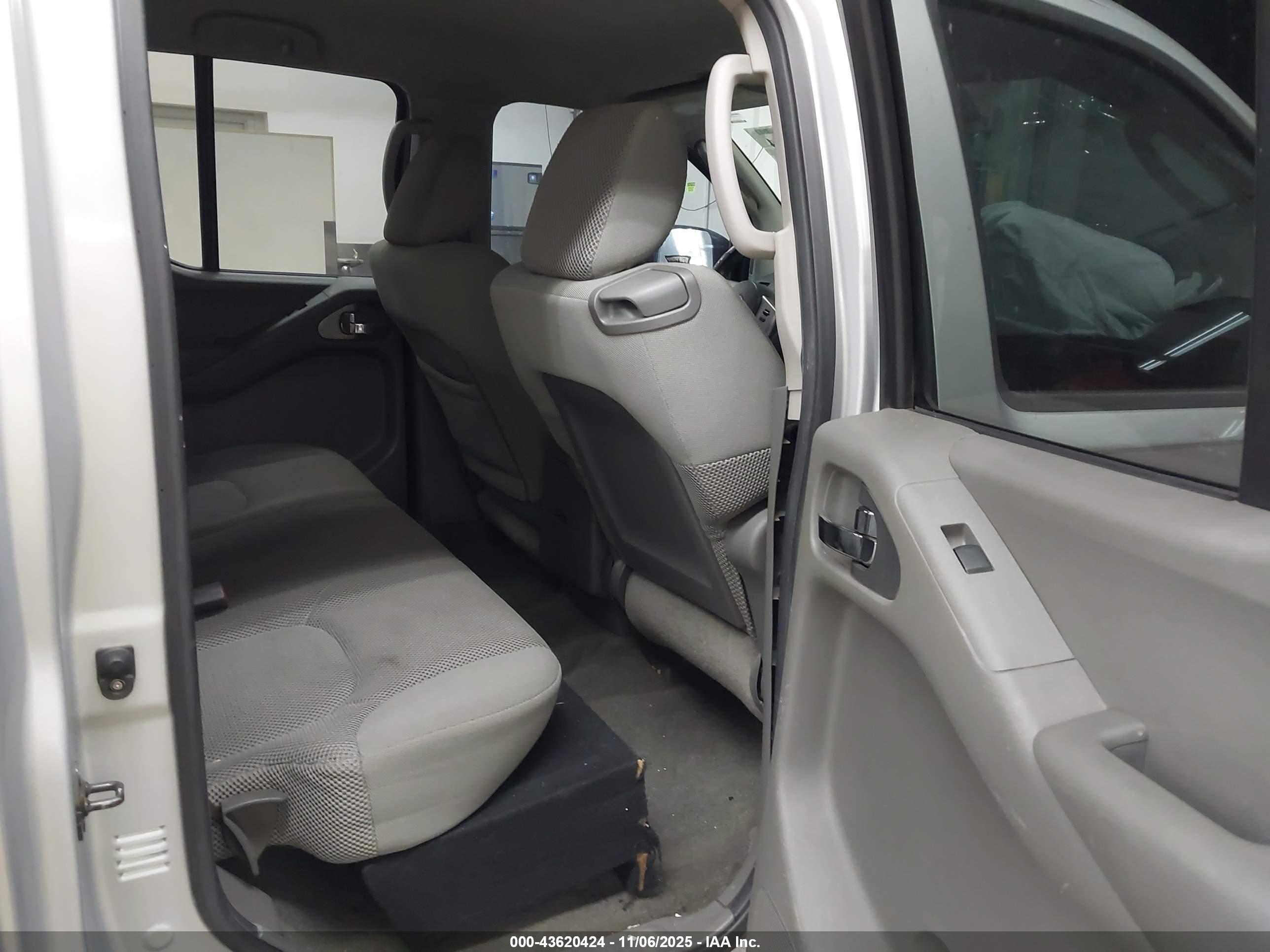 NISSAN FRONTIER image 8