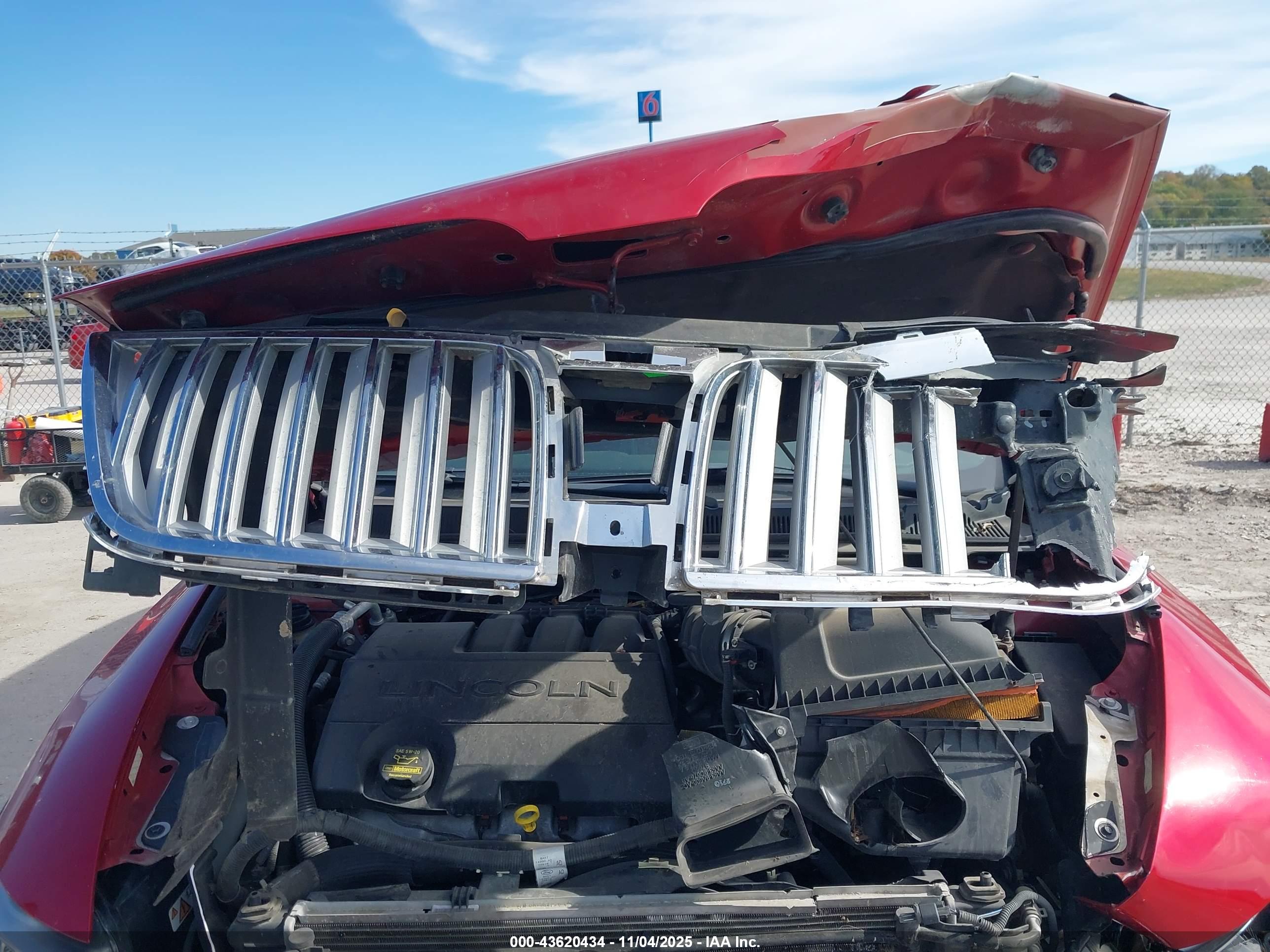 LINCOLN MKS image 10