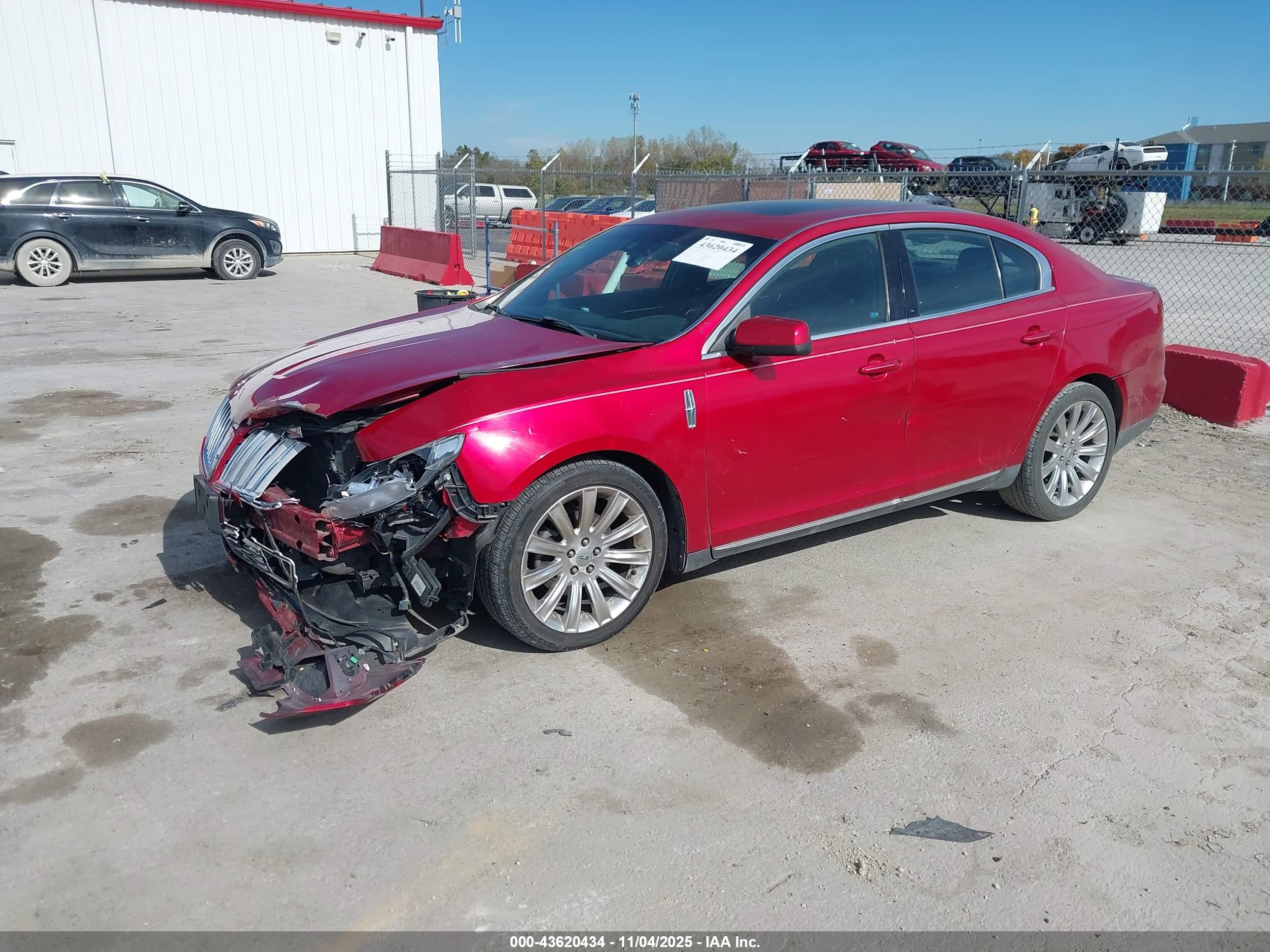 LINCOLN MKS image 2