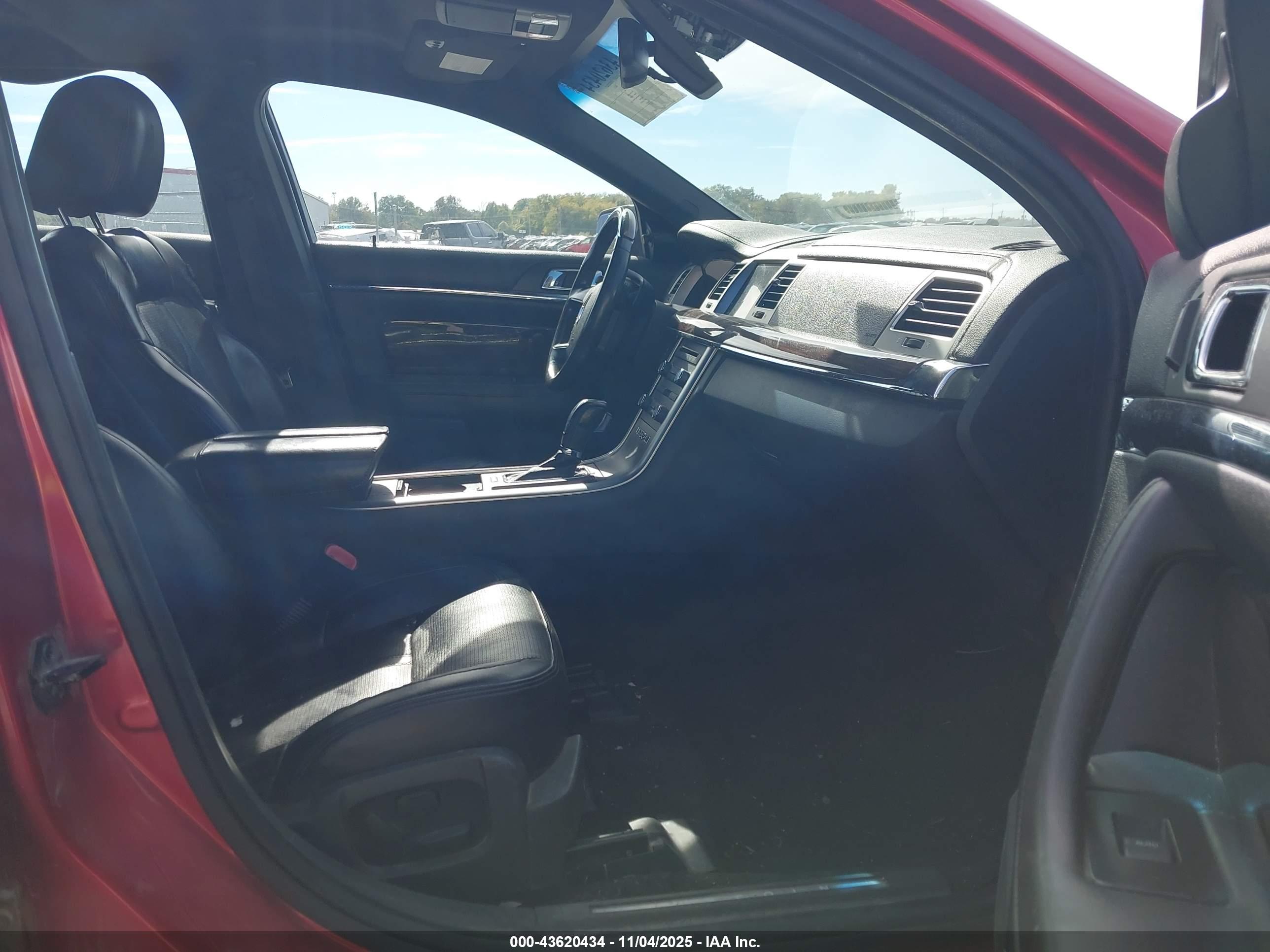 LINCOLN MKS image 5