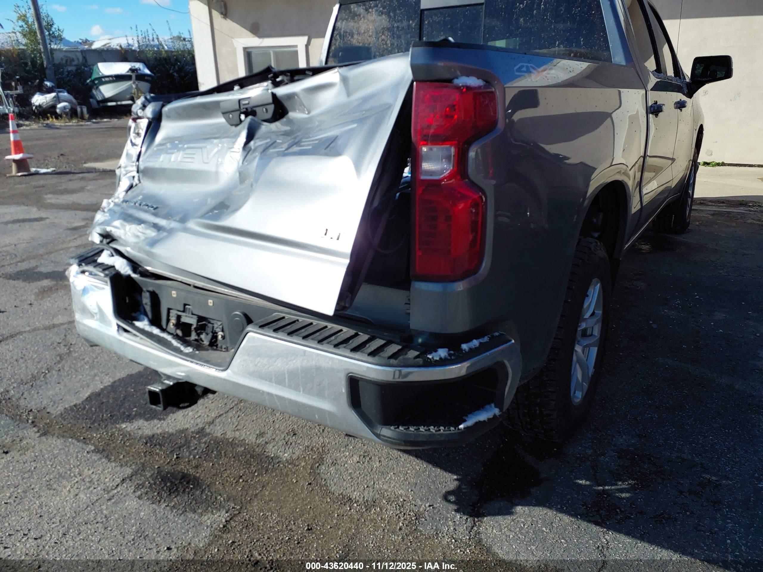CHEVROLET SILVERADO image 4