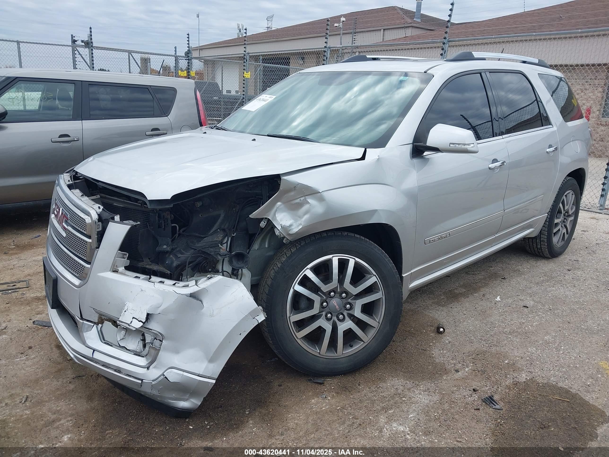 GMC ACADIA image 2