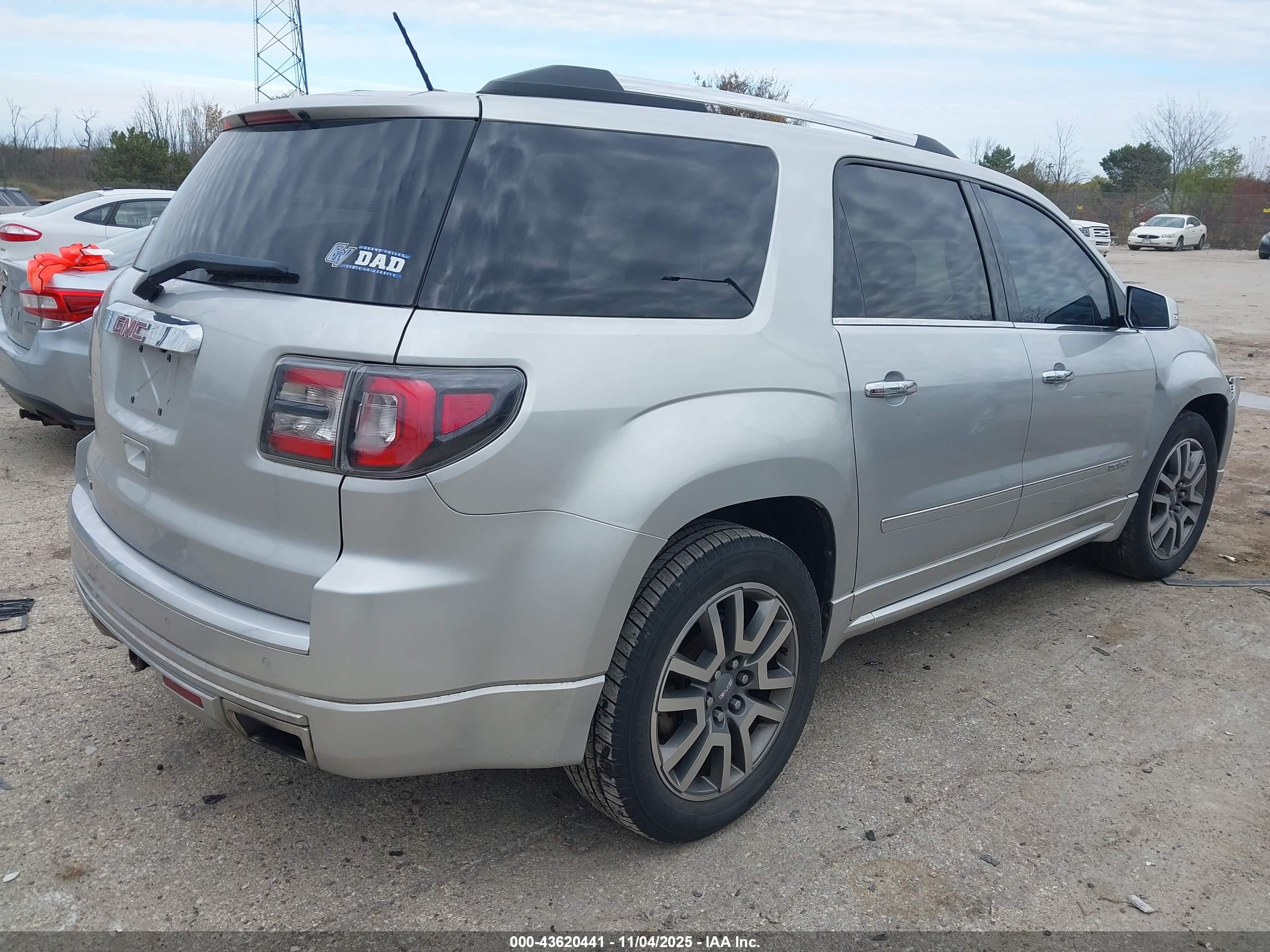 GMC ACADIA image 4