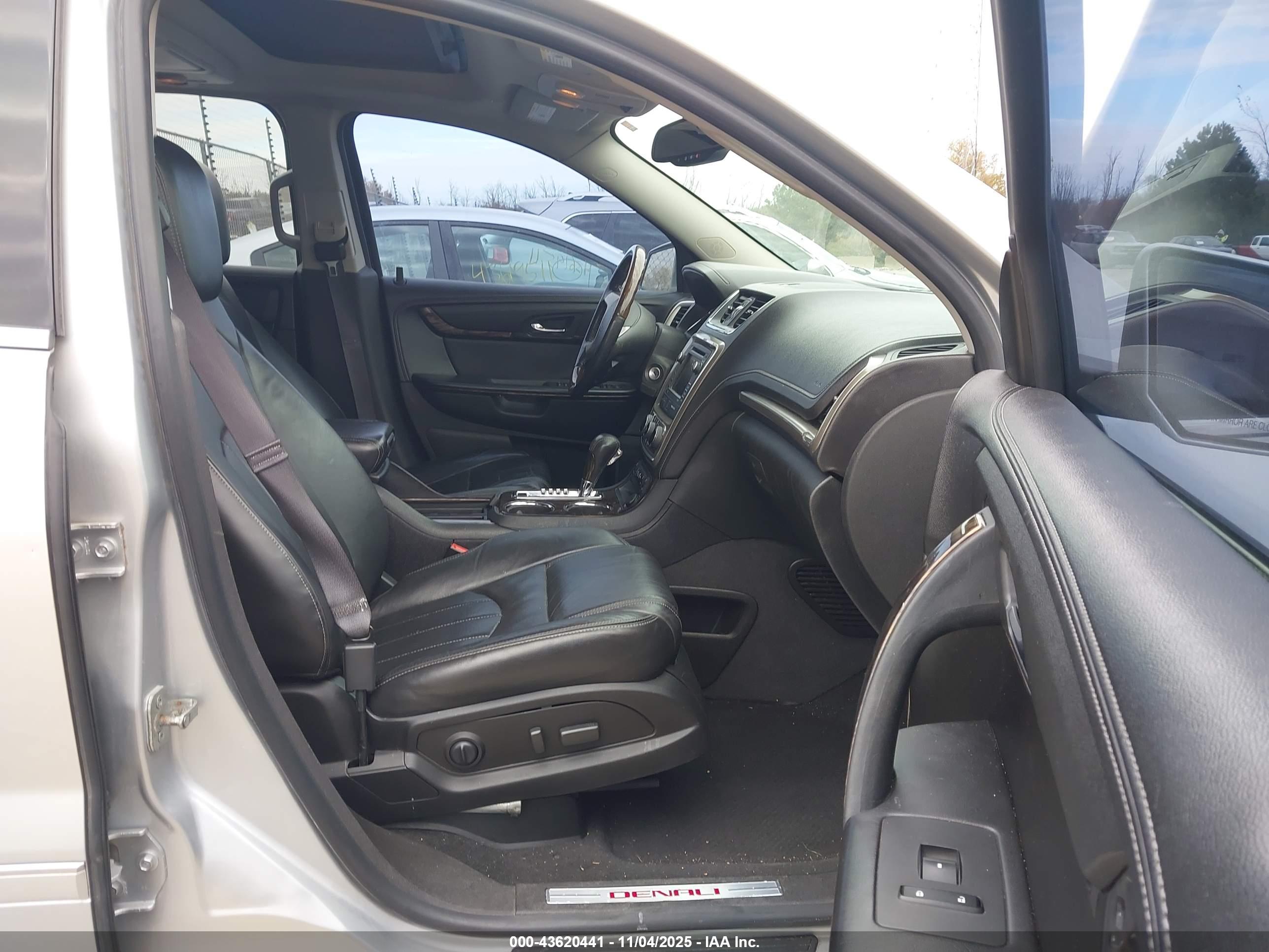GMC ACADIA image 5