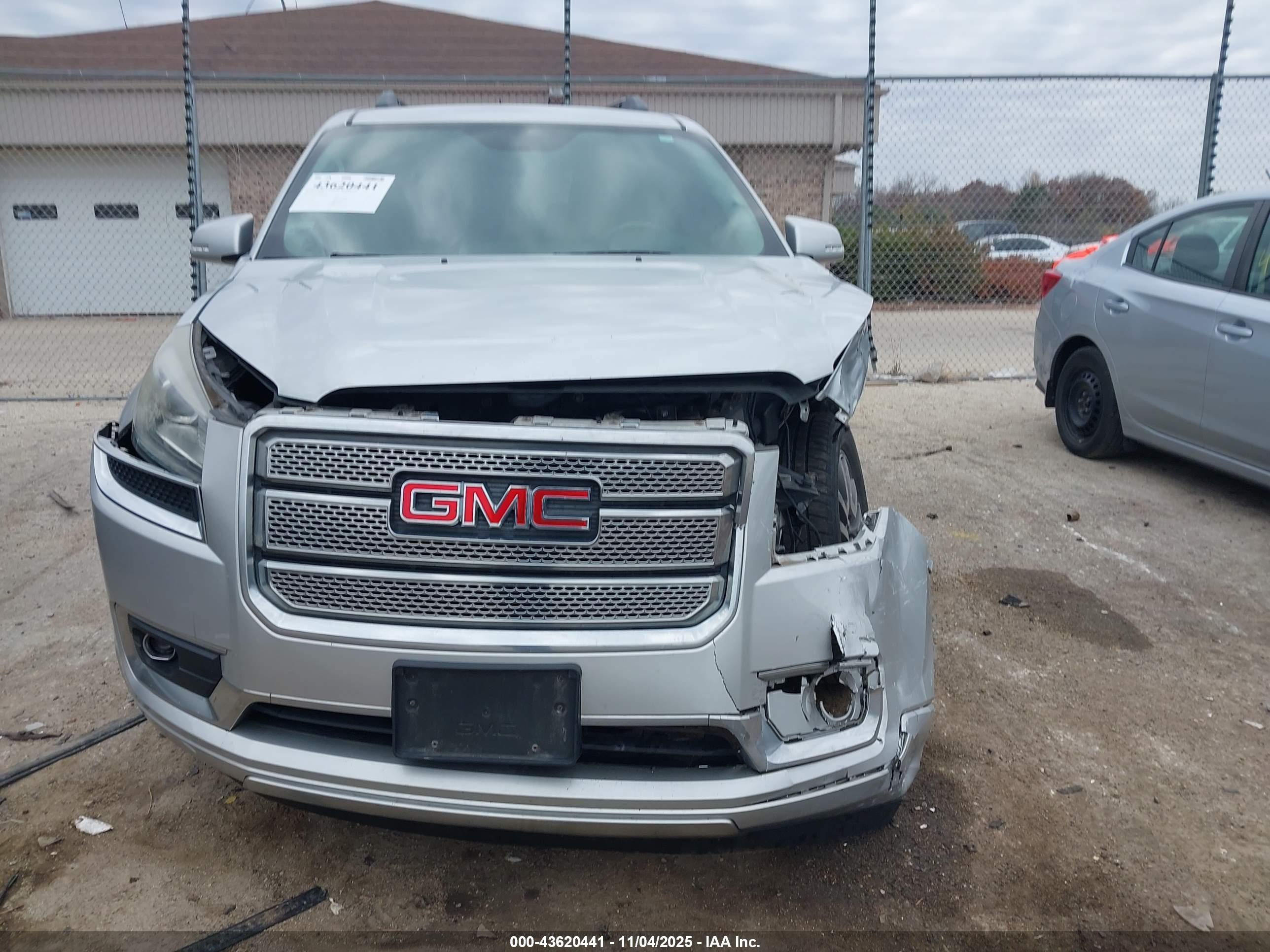GMC ACADIA image 6